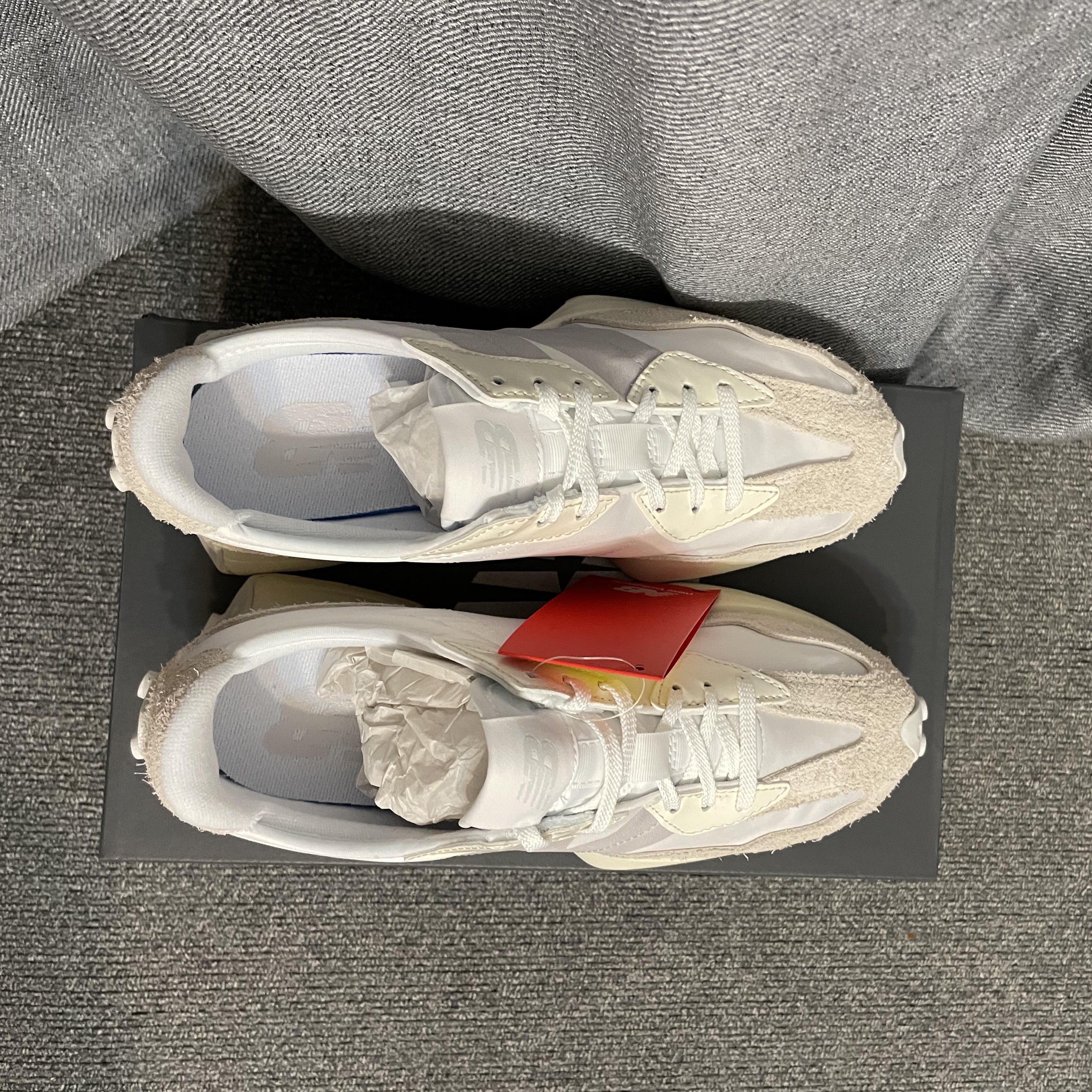 (W) New Balance 327 White Moonbeam 착용 스타일 - 3