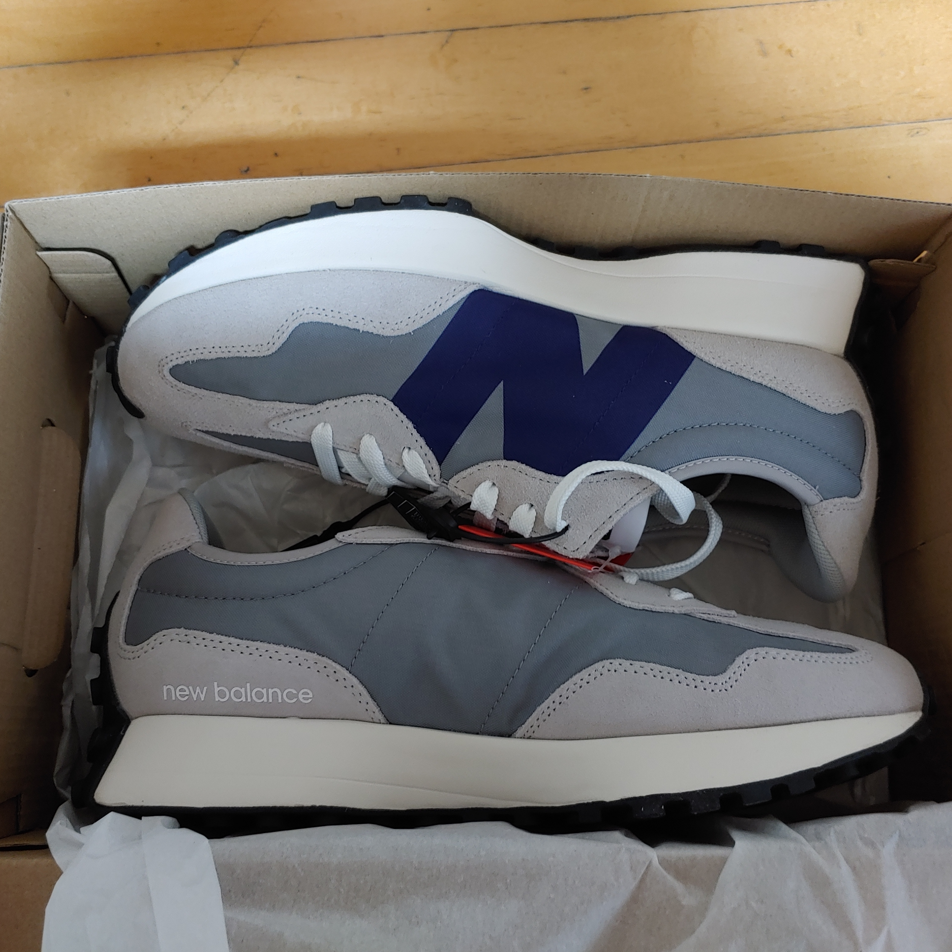 New Balance 327 Grey Purple 착용 스타일 - 2