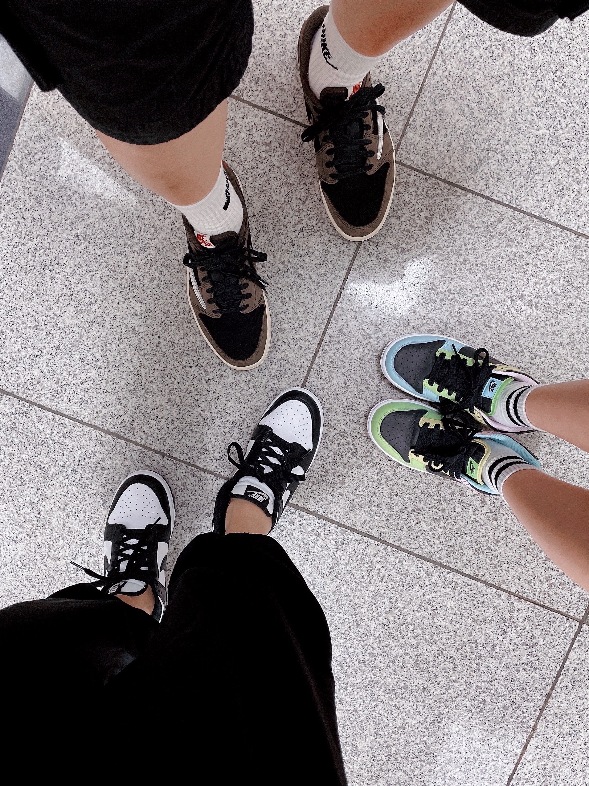 Jordan 1 x Travis Scott Retro Low OG SP Mocha, (W) Nike Dunk Low Black 착용 스타일