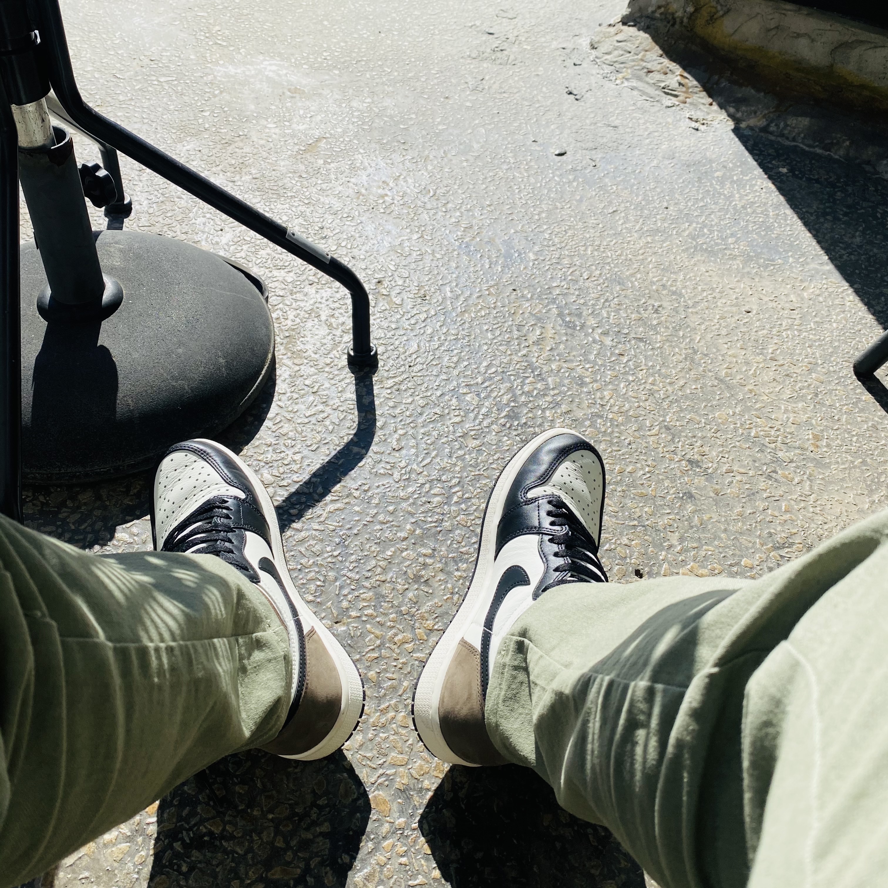 Jordan 1 Retro High OG Black Mocha 착용 스타일