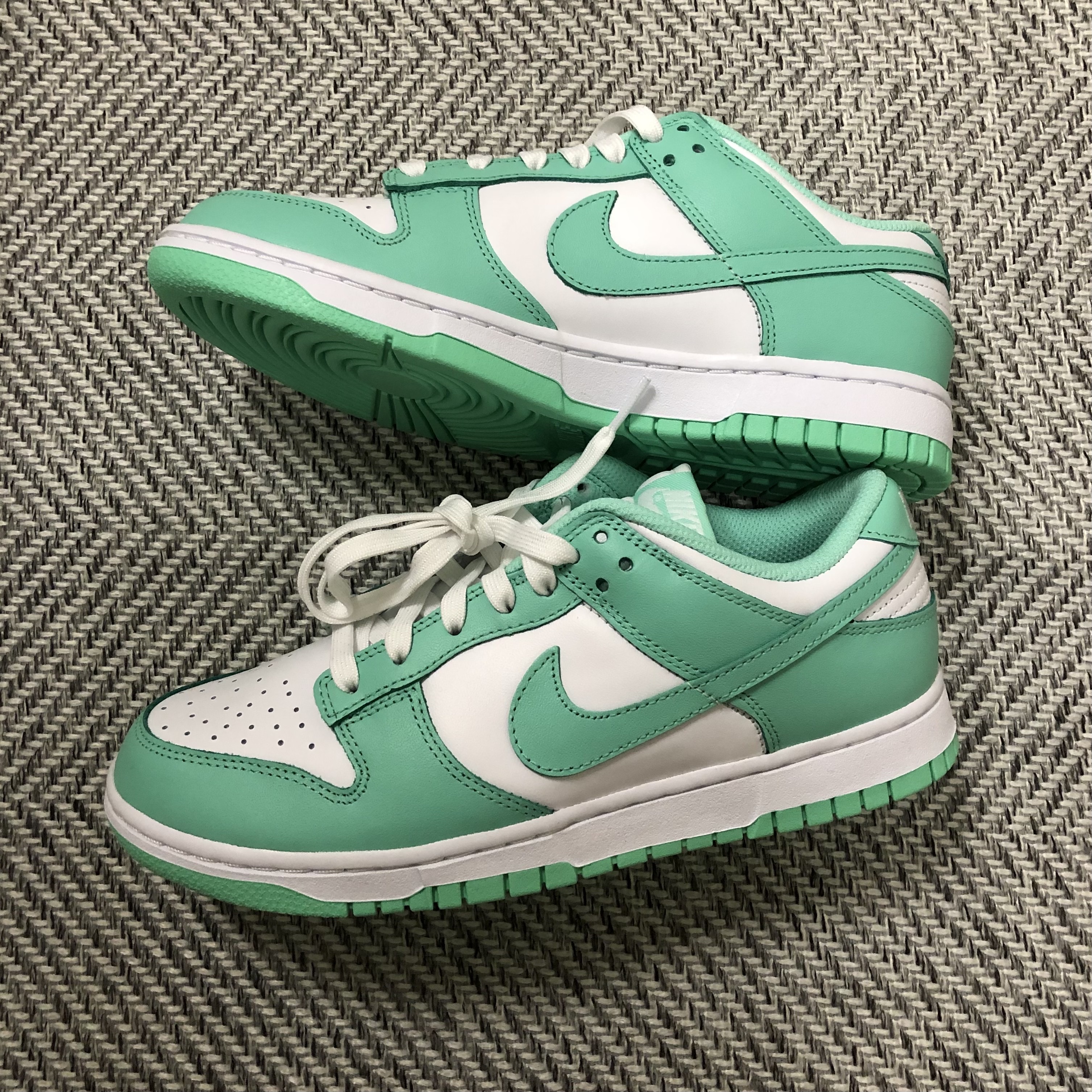 (W) Nike Dunk Low Green Glow 착용 스타일 - 1
