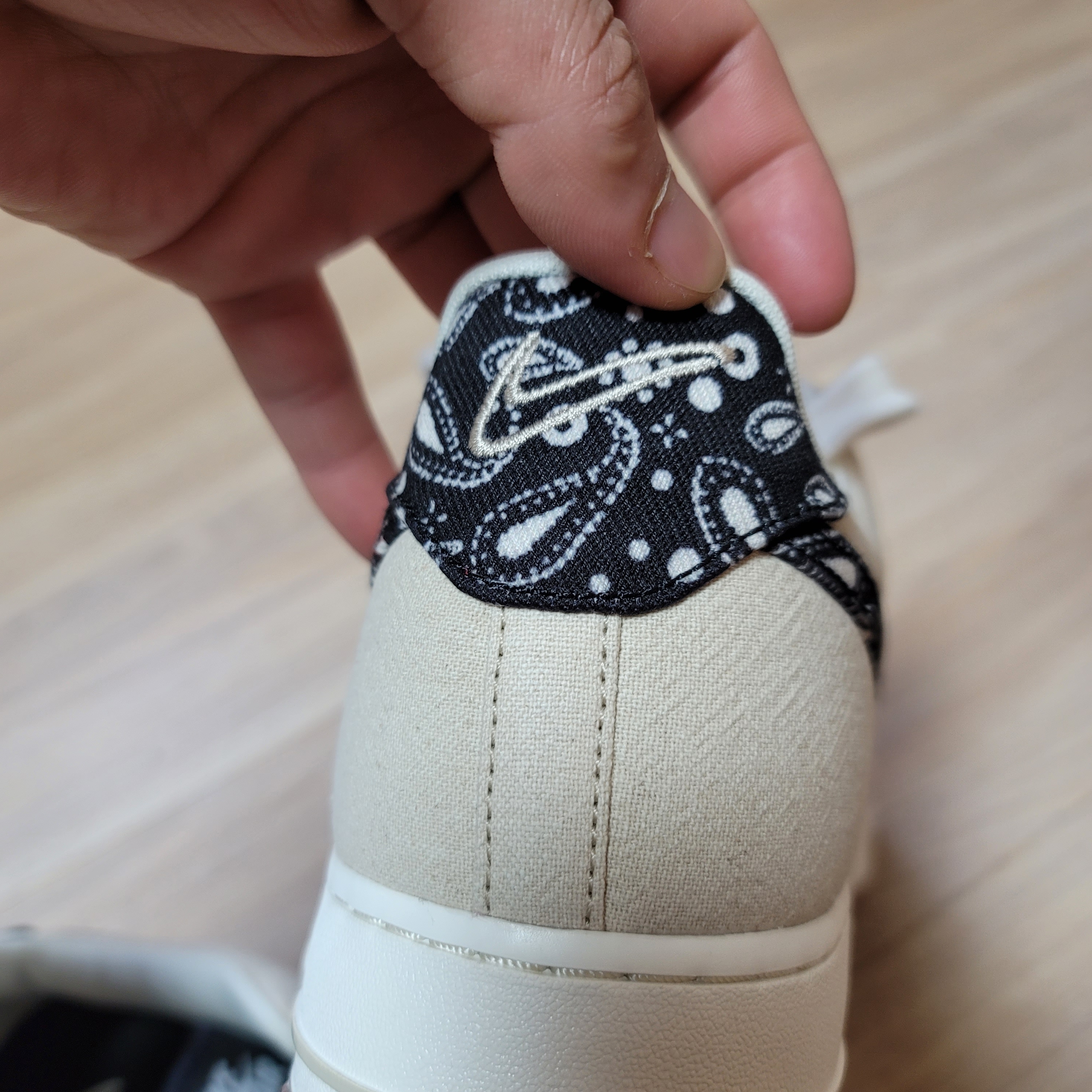 Nike Air Force 1 '07 LV8 Paisley Swoosh 착용 스타일 - 5