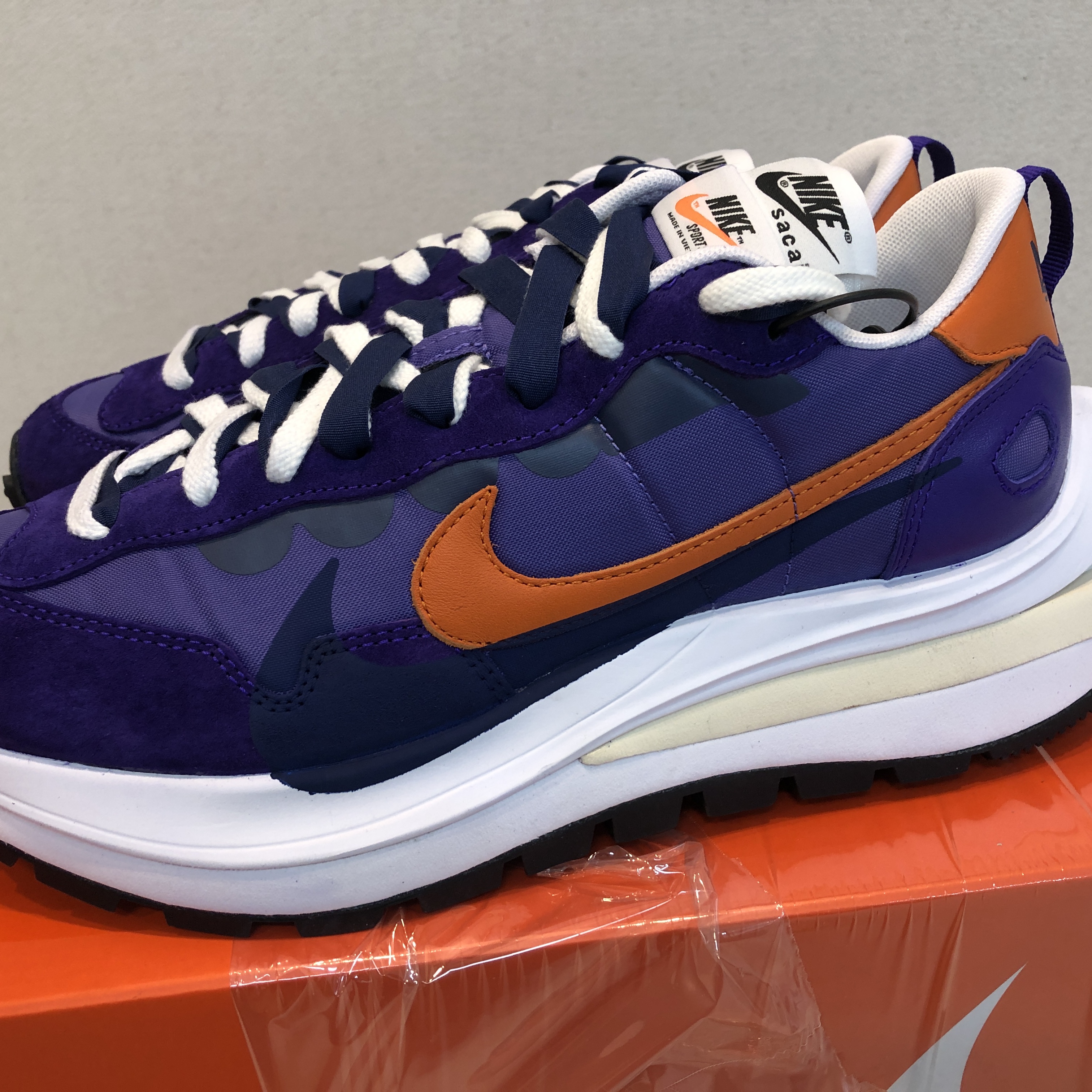Nike x Sacai VaporWaffle Dark Iris 착용 스타일 - 4