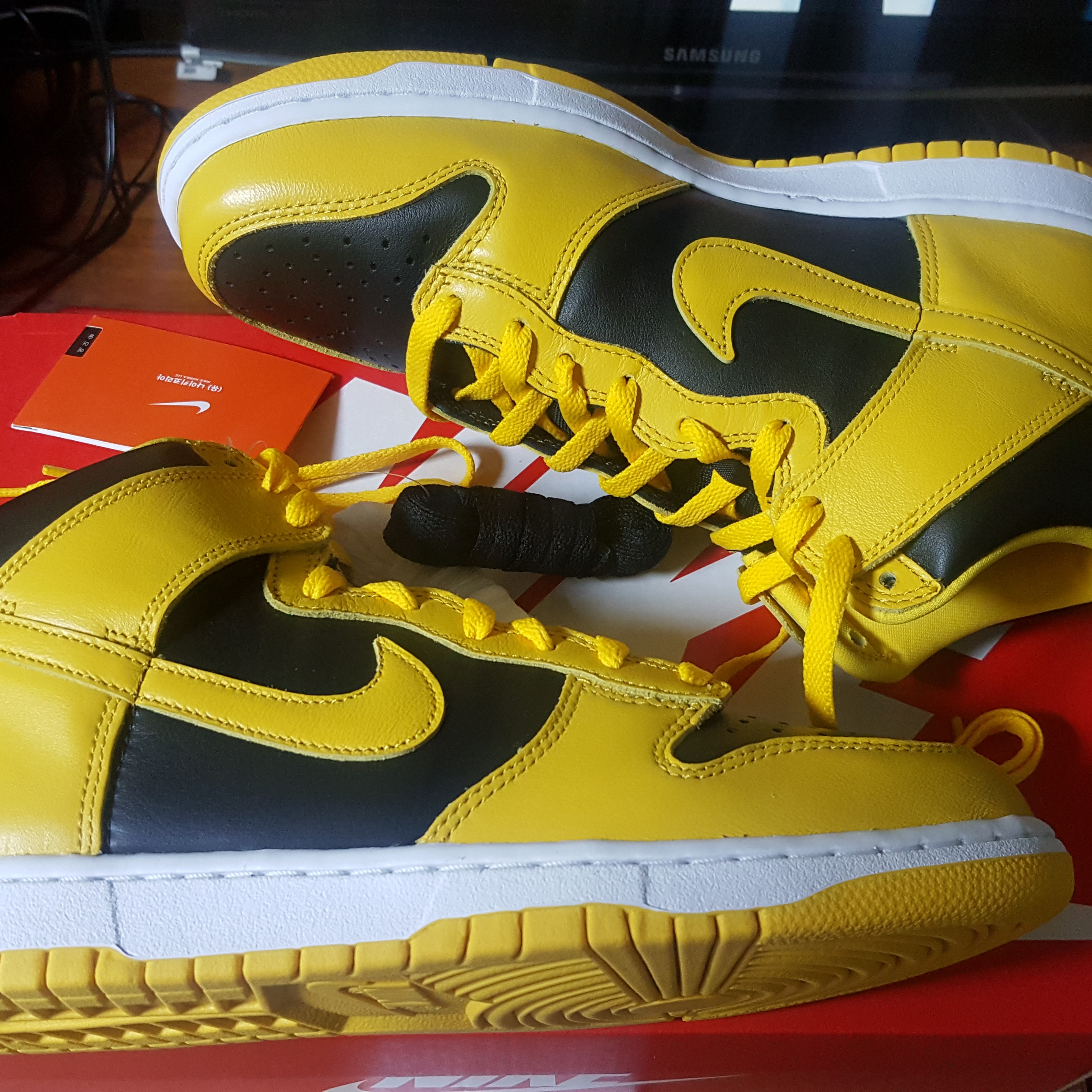 Nike Dunk High SP Varsity Maize 착용 스타일