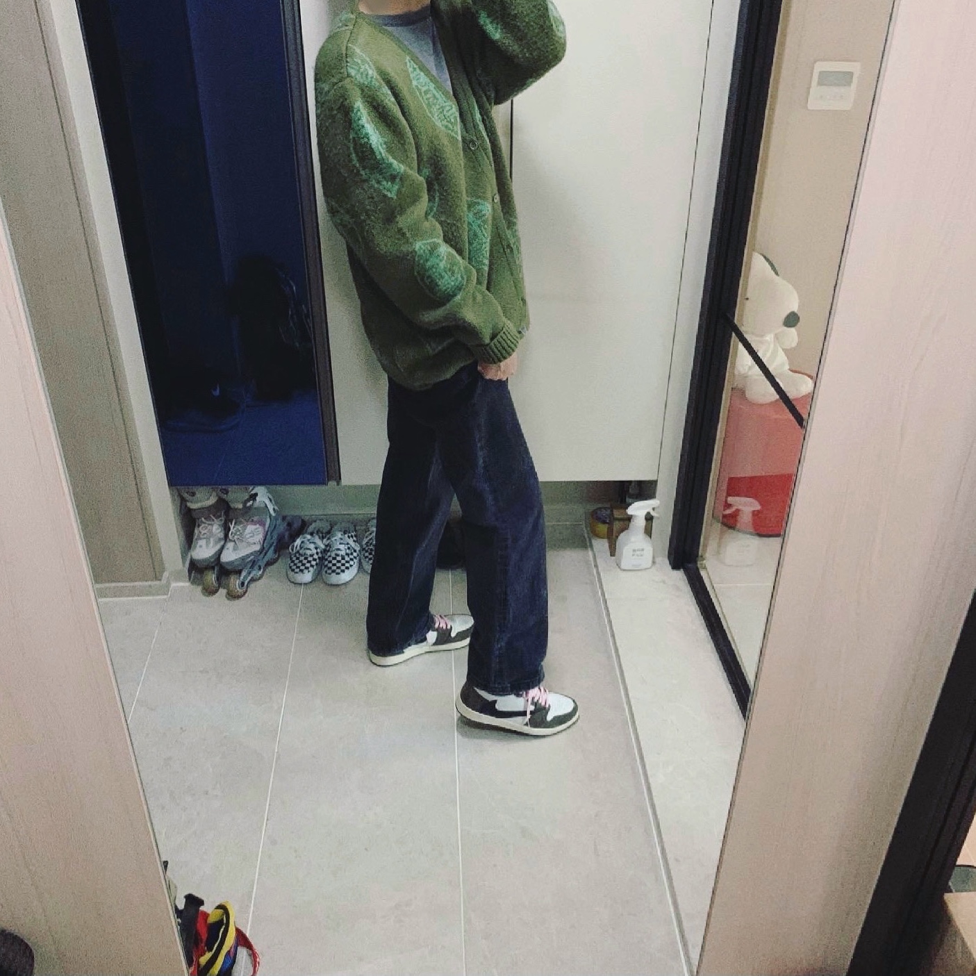 Jordan 1 x Travis Scott Retro High OG SP Mocha 착용 스타일 - 1