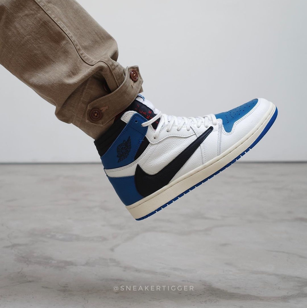 Jordan 1 x Travis Scott x Fragment Retro High OG SP Military Blue 착용 스타일 - 5