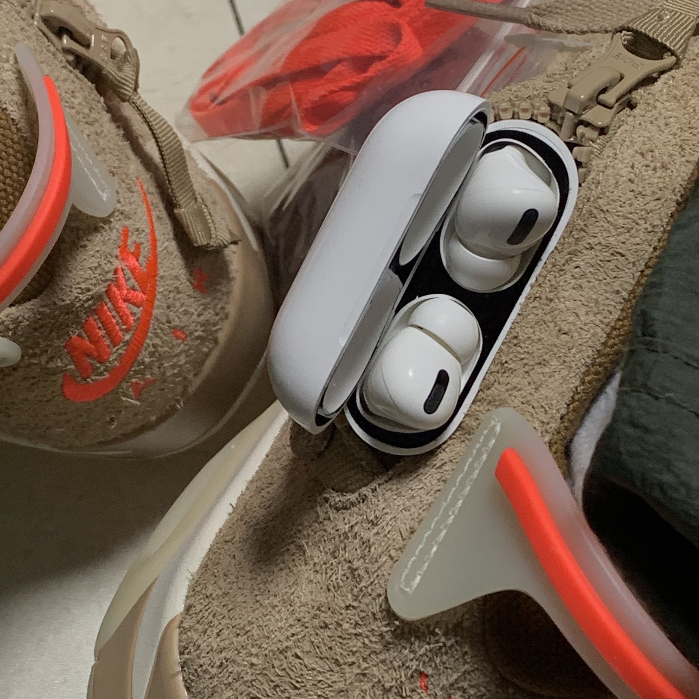 Jordan 6 x Travis Scott Retro SP British Khaki 착용 스타일 - 3