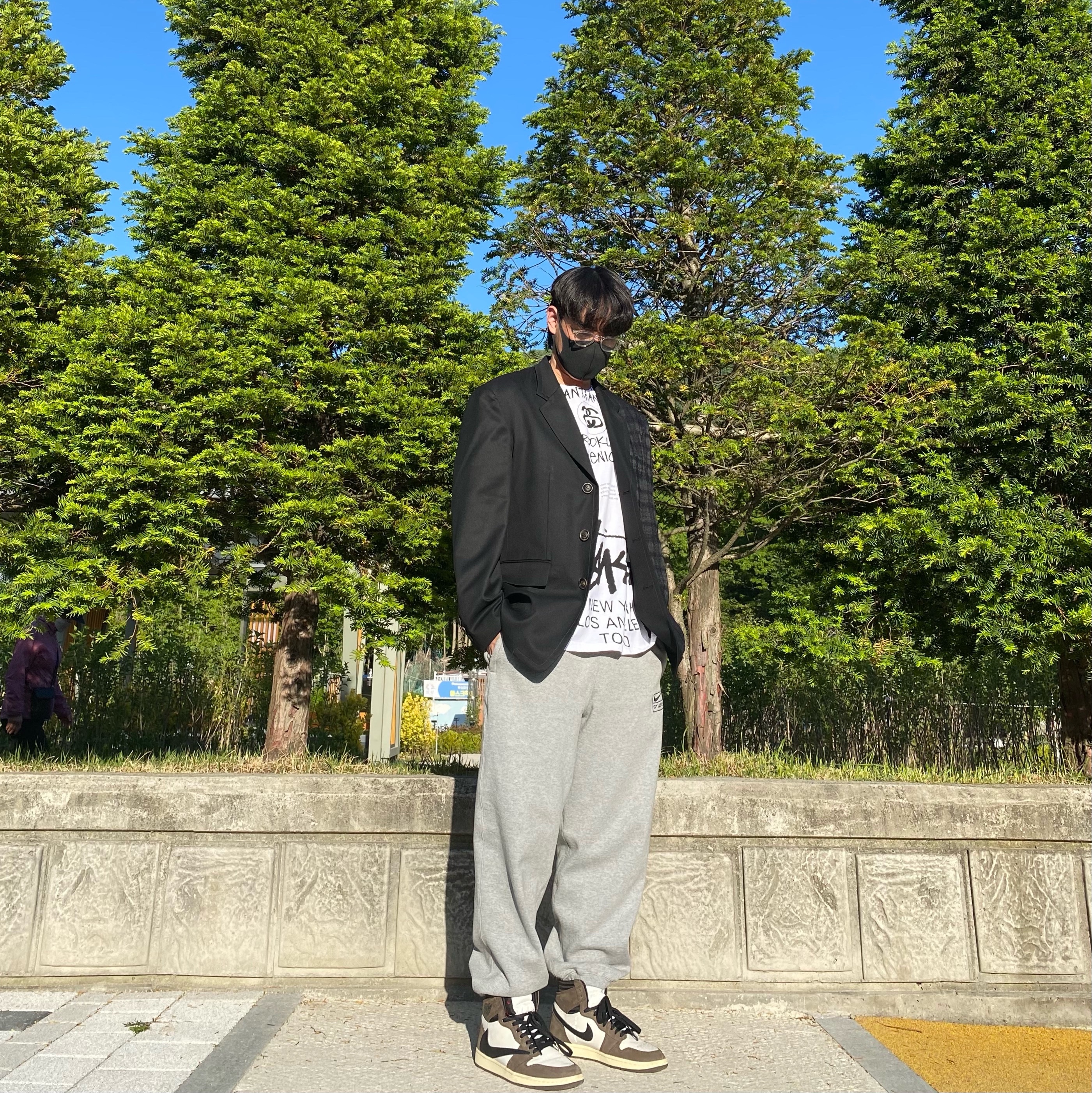 Stussy x Takahiromiyashita The Soloist 40 WT T-Shirt, Jordan 1 x Travis Scott Retro High OG SP Mocha 착용 스타일 - 3