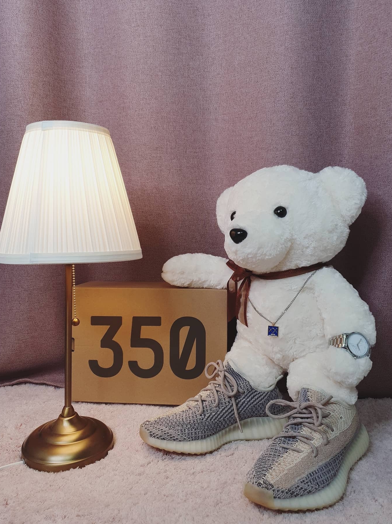 Adidas Yeezy Boost 350 V2 Ash Pearl 착용 스타일 - 3