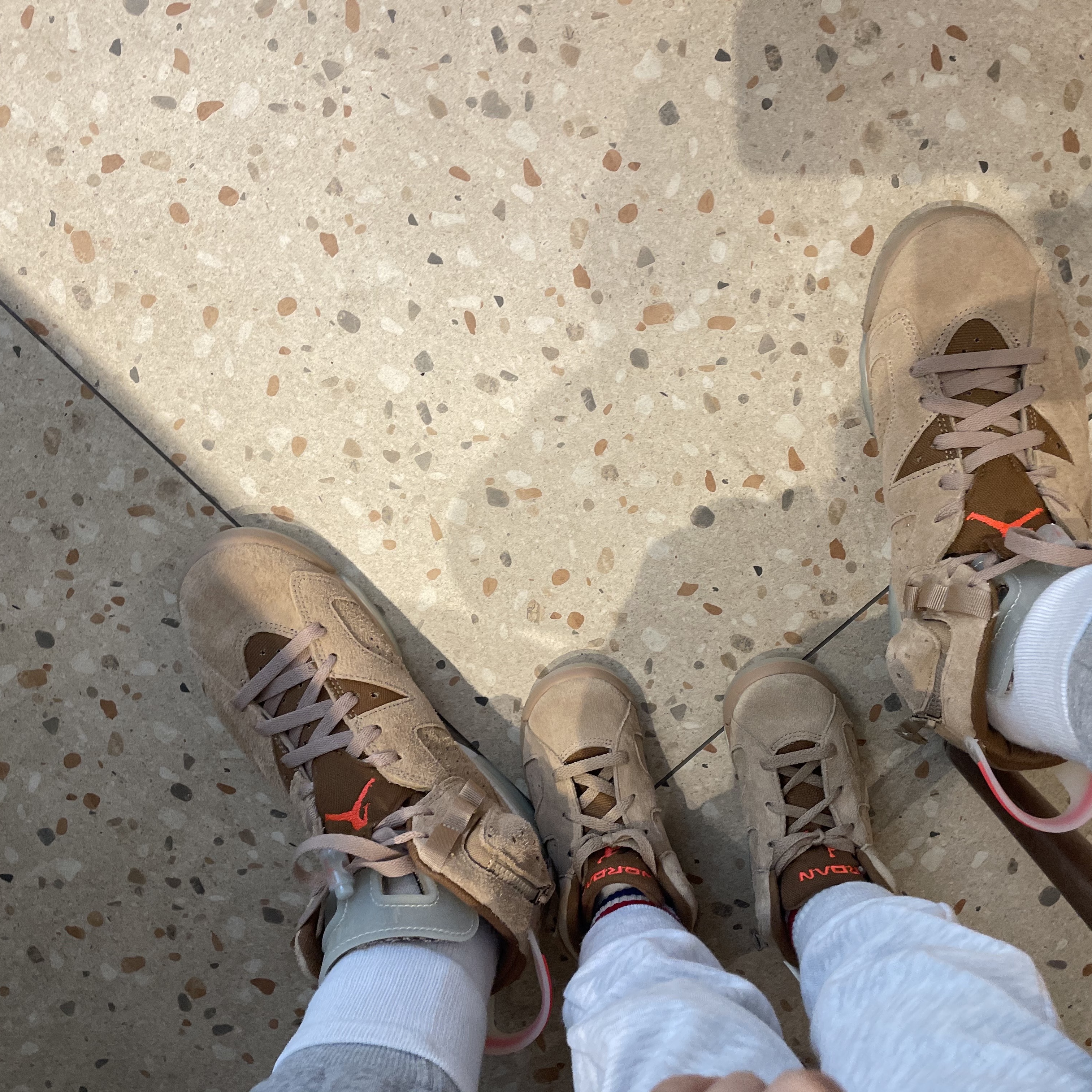 Jordan 6 x Travis Scott Retro SP British Khaki, (TD) Jordan 6 x Travis Scott Retro SP British Khaki 착용 스타일 - 1