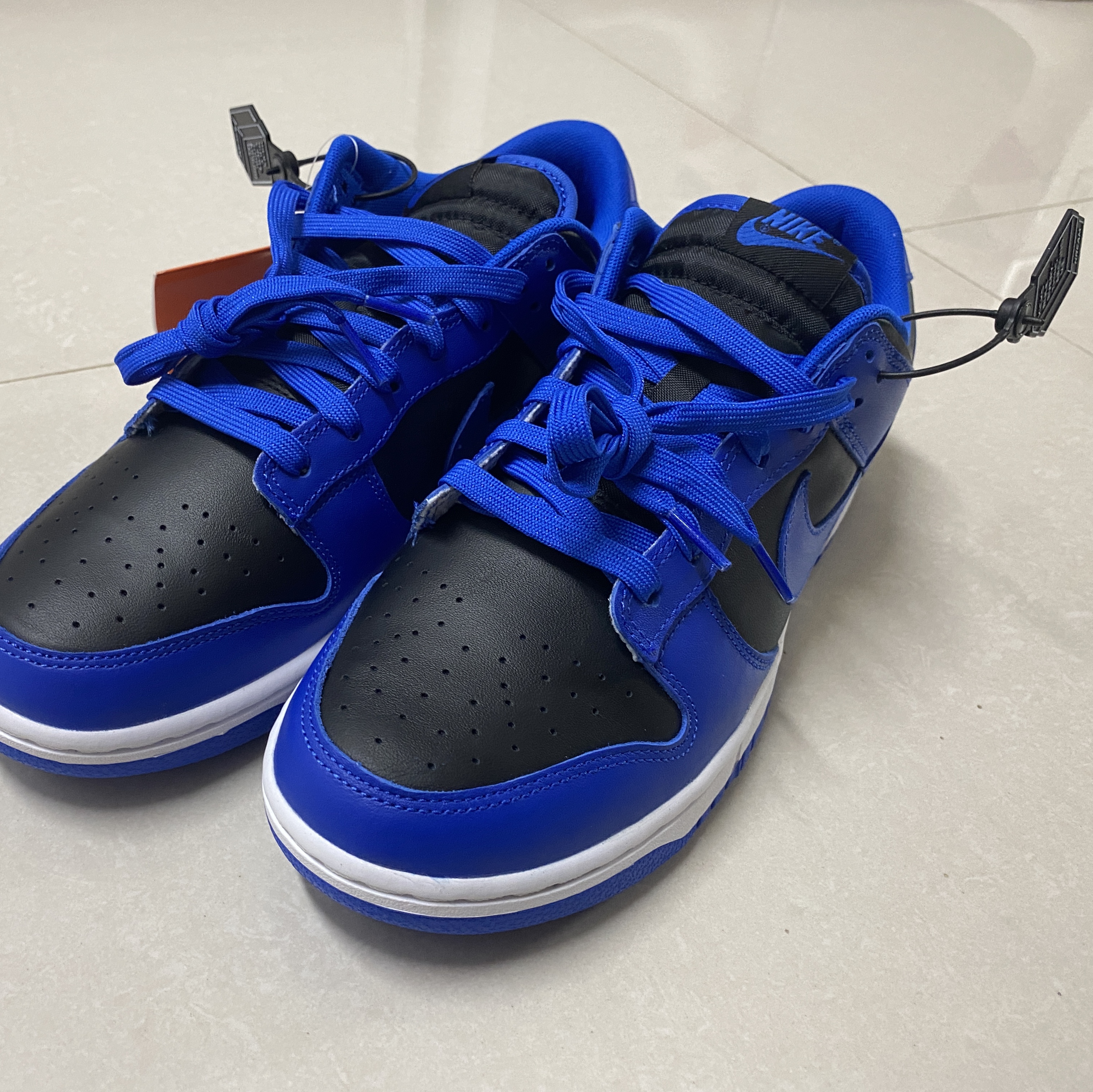 Nike Dunk Low Retro Hyper Cobalt 착용 스타일 - 1