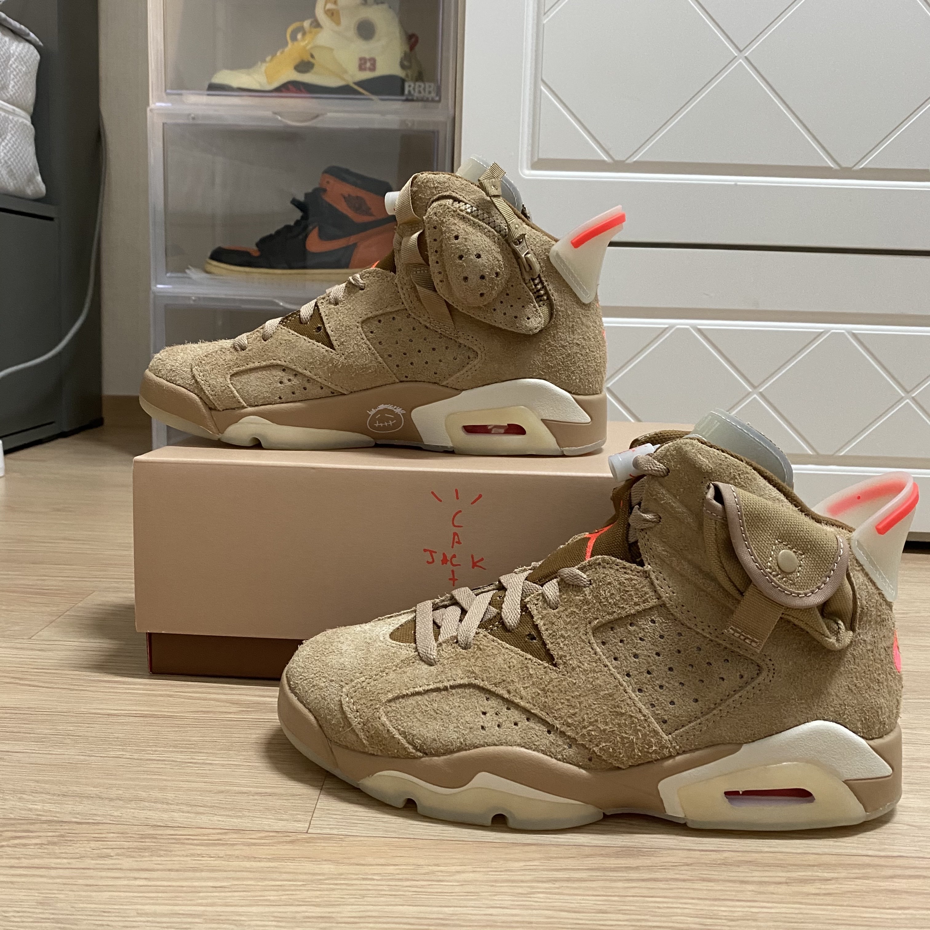 Jordan 6 x Travis Scott Retro SP British Khaki 착용 스타일 - 1