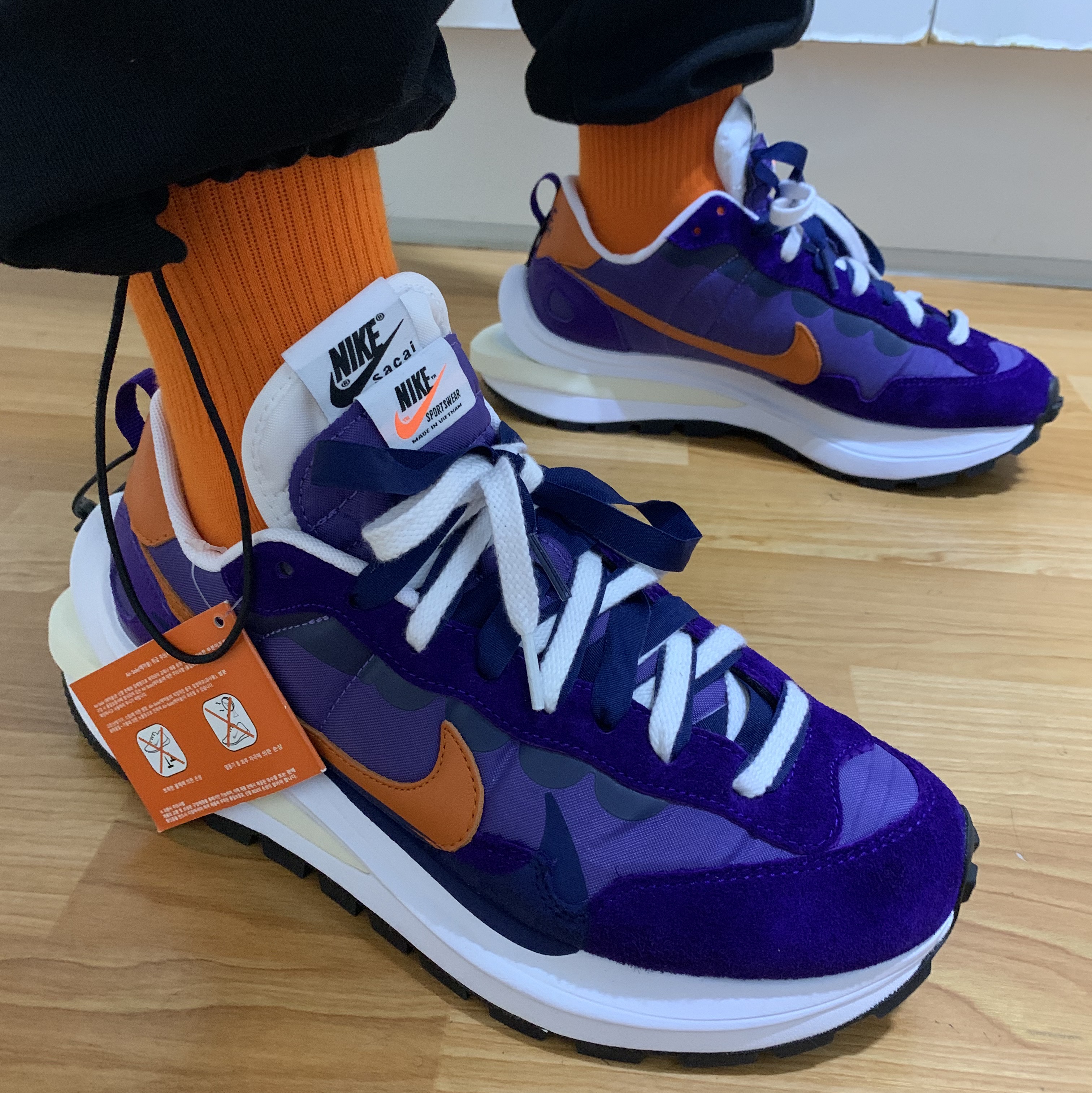 Nike x Sacai VaporWaffle Dark Iris 착용 스타일 - 1
