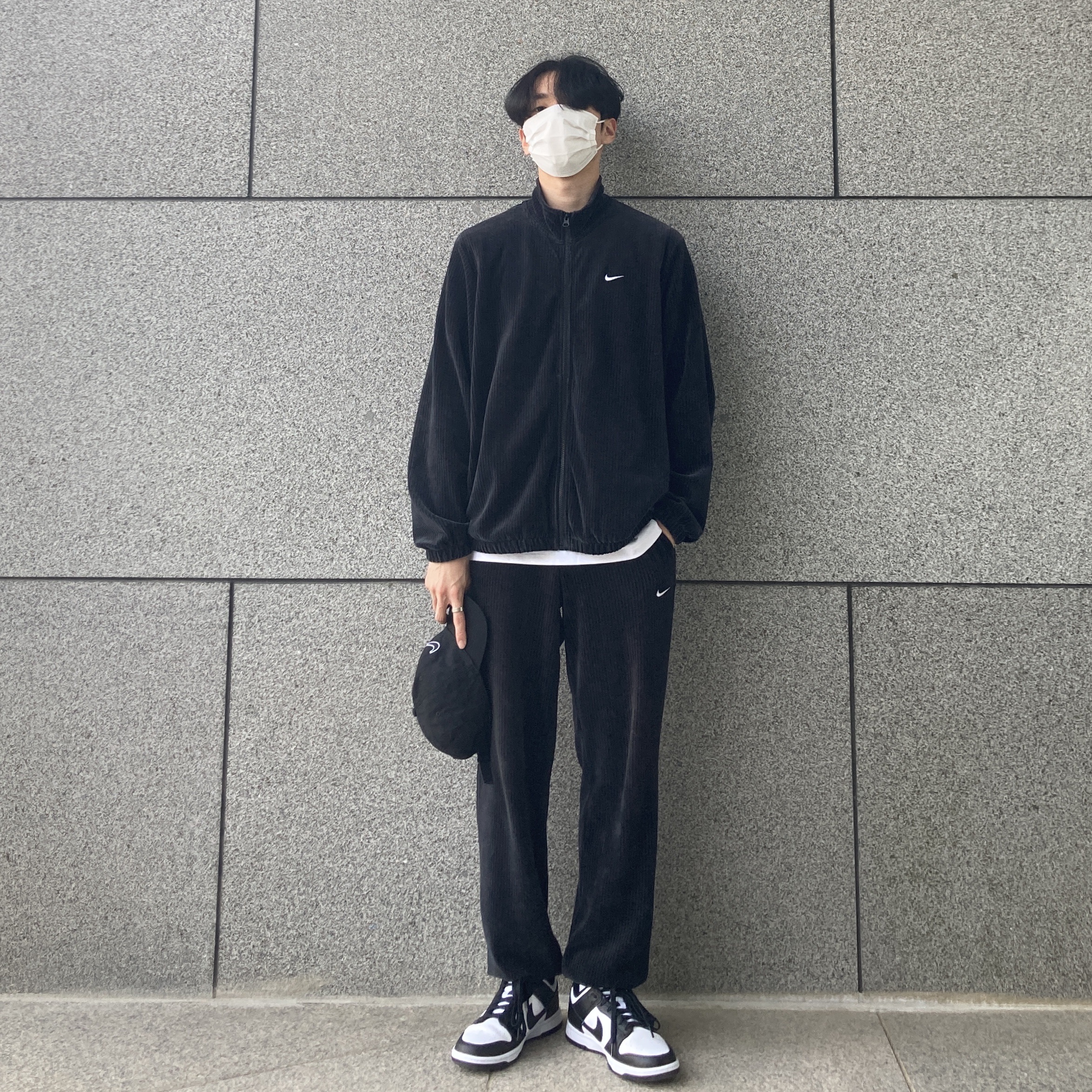 Nike Dunk Low Retro Black 착용 스타일 - 1