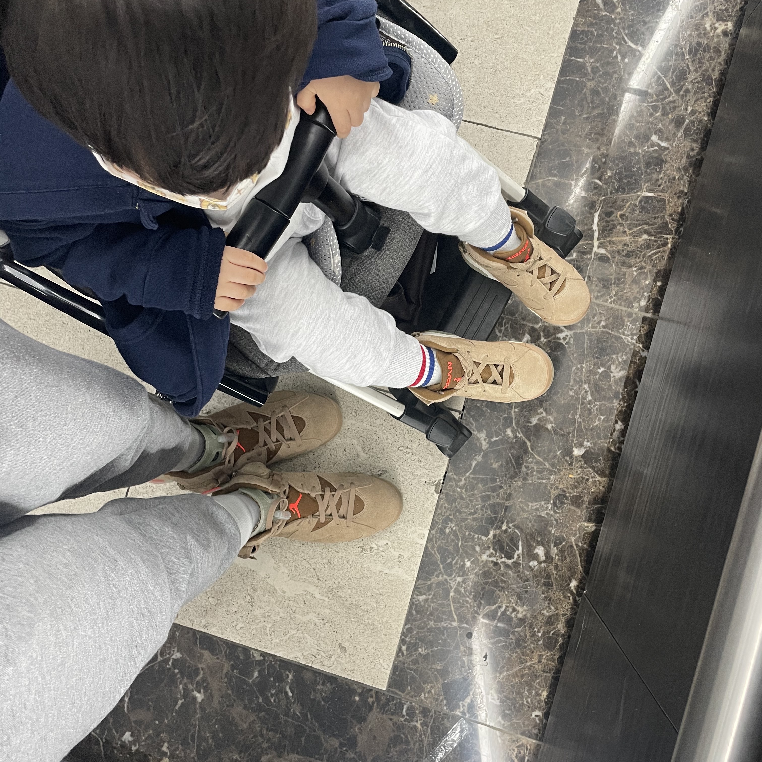 Jordan 6 x Travis Scott Retro SP British Khaki, (TD) Jordan 6 x Travis Scott Retro SP British Khaki 착용 스타일 - 2