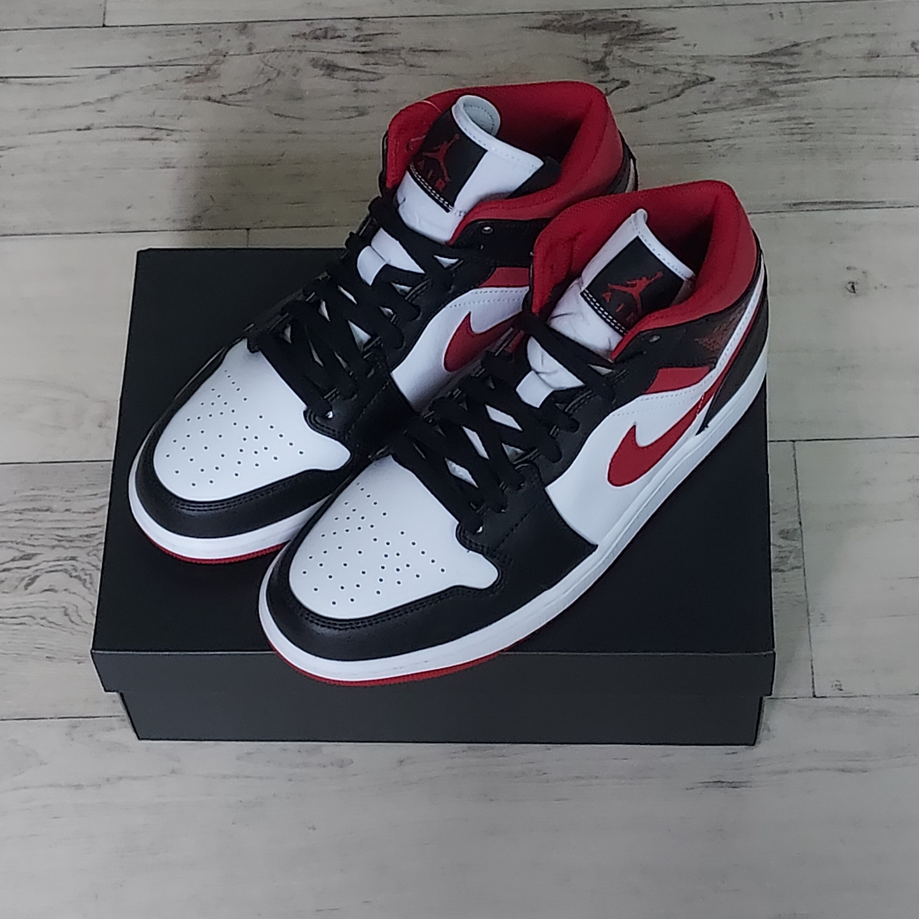 Jordan 1 Mid Gym Red Black White 착용 스타일