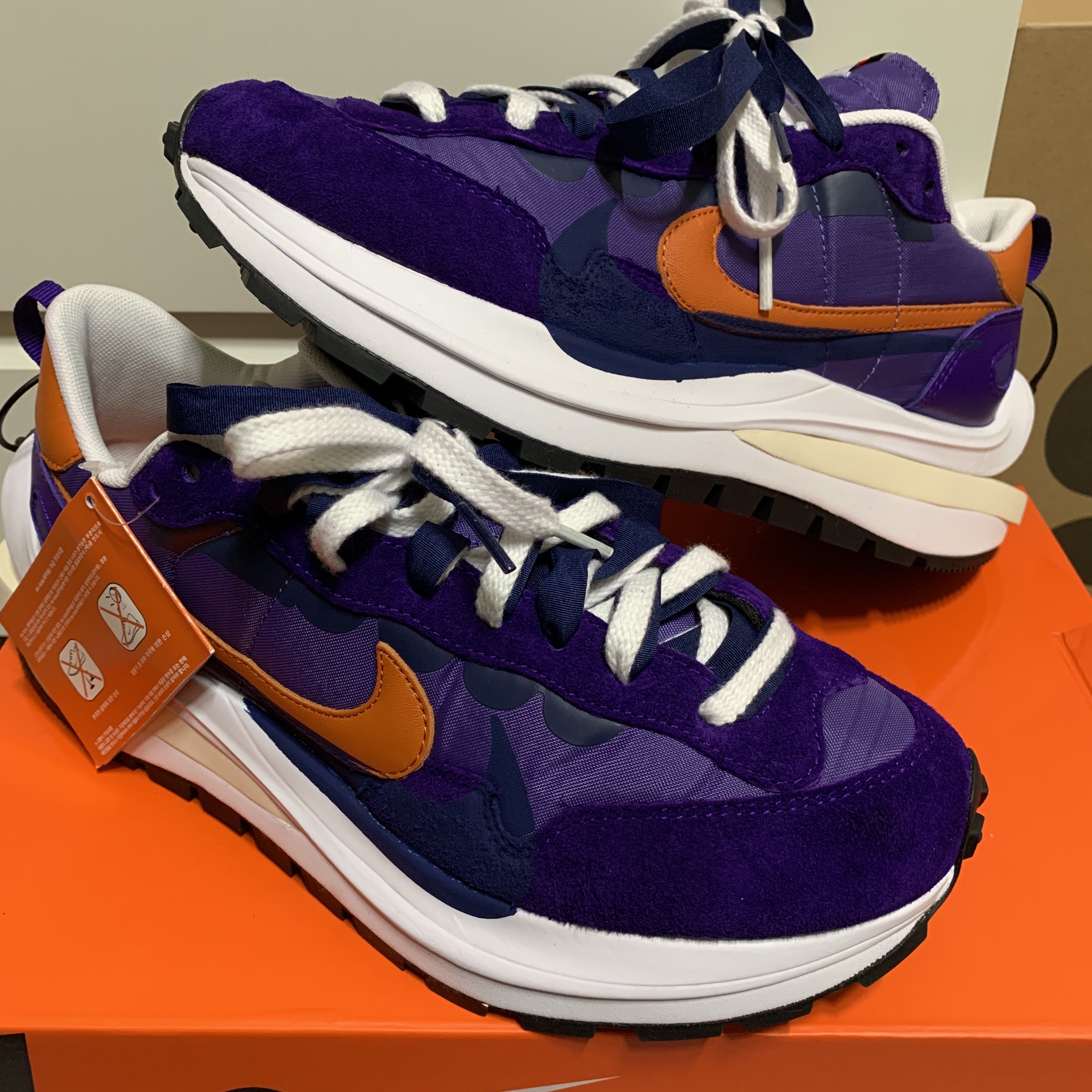 Nike x Sacai VaporWaffle Dark Iris 착용 스타일 - 3
