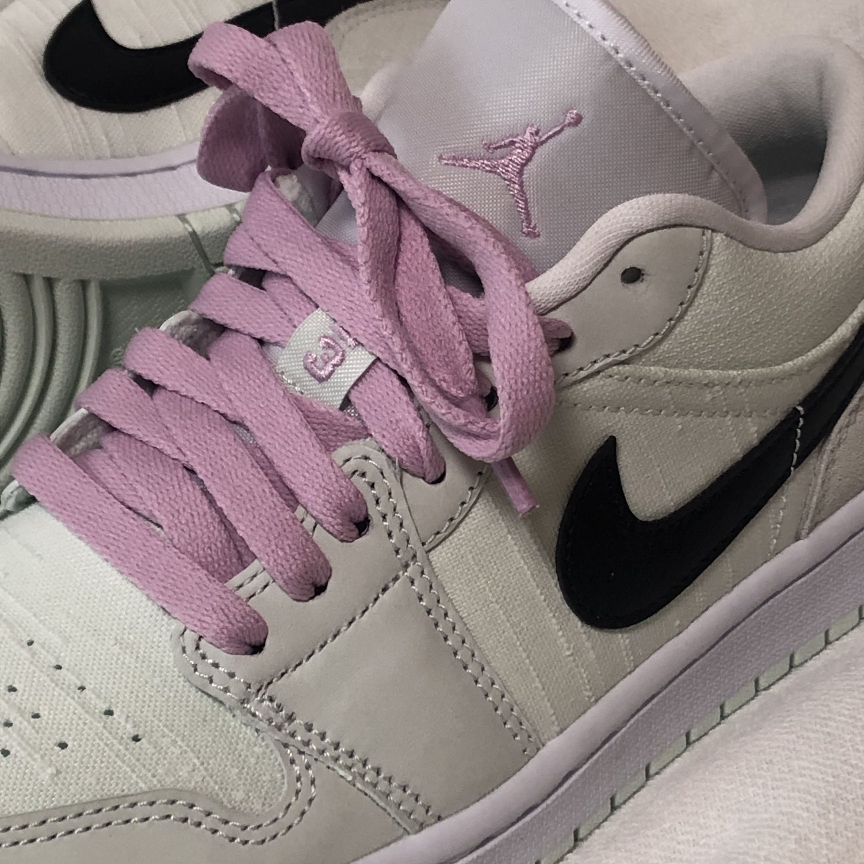 (W) Jordan 1 Low SE Barely Green 착용 스타일 - 3
