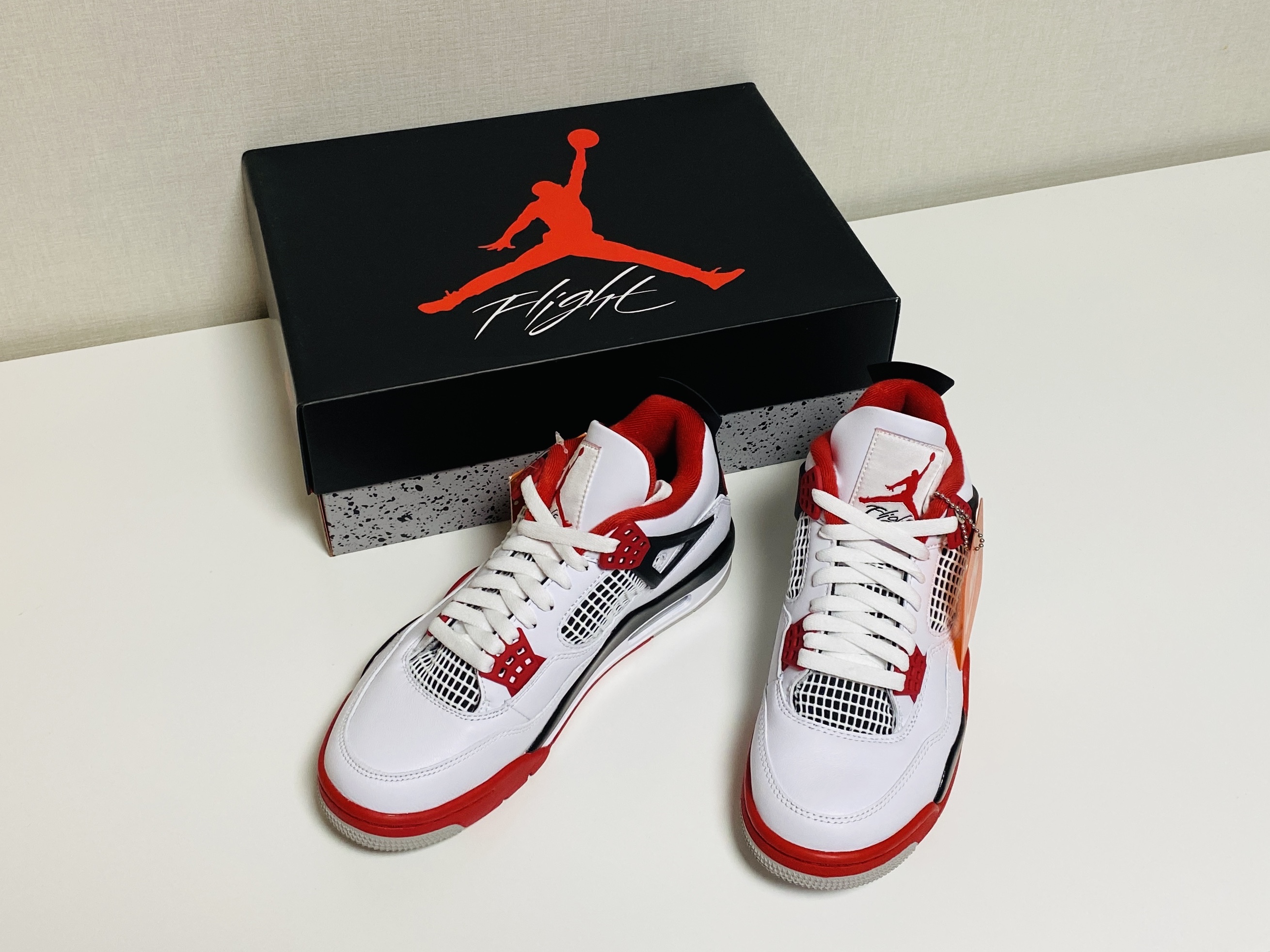 Jordan 4 Retro OG Fire Red 2020 착용 스타일 - 2