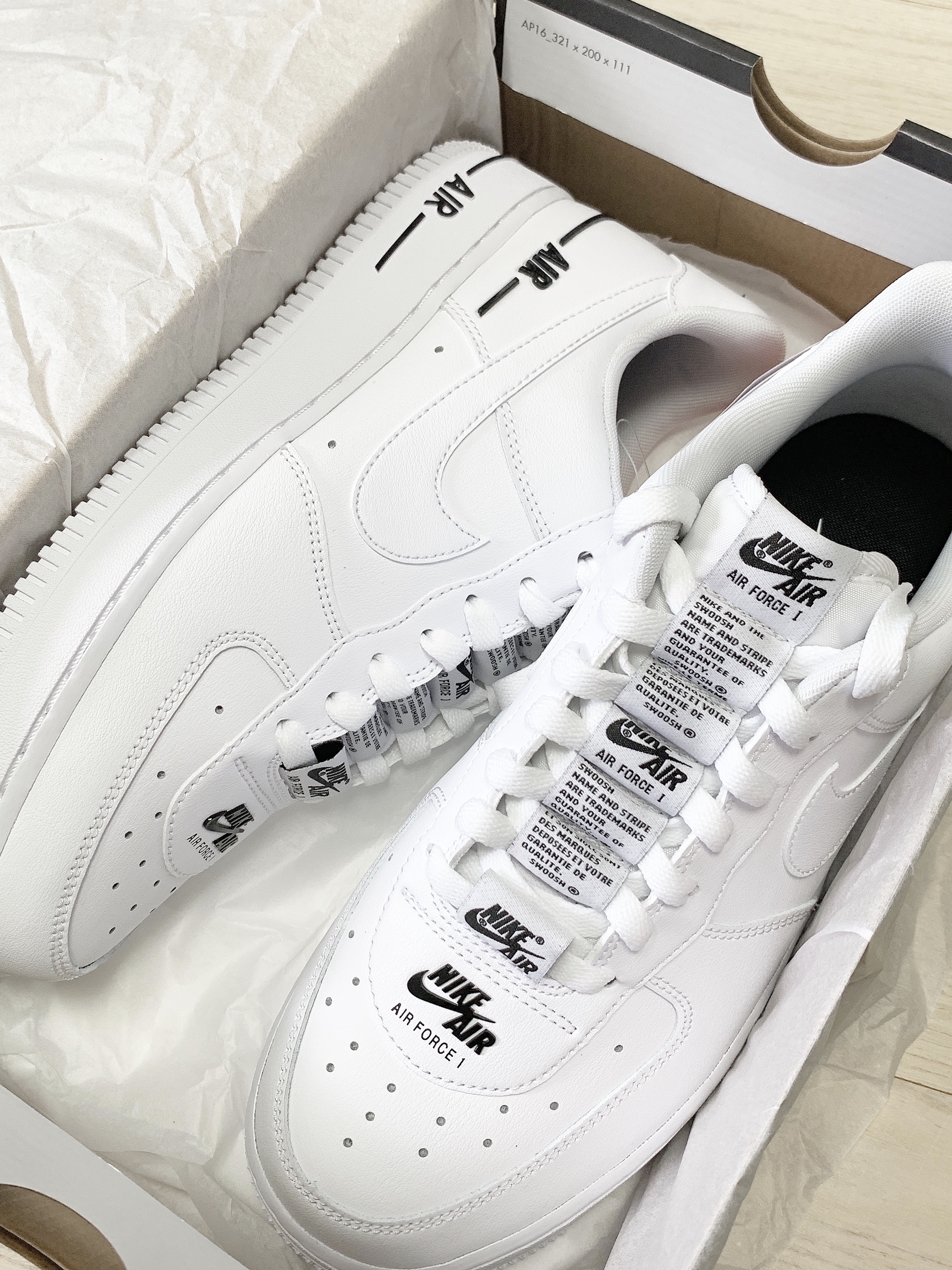 Nike Air Force 1 '07 Low Added Air White 착용 스타일