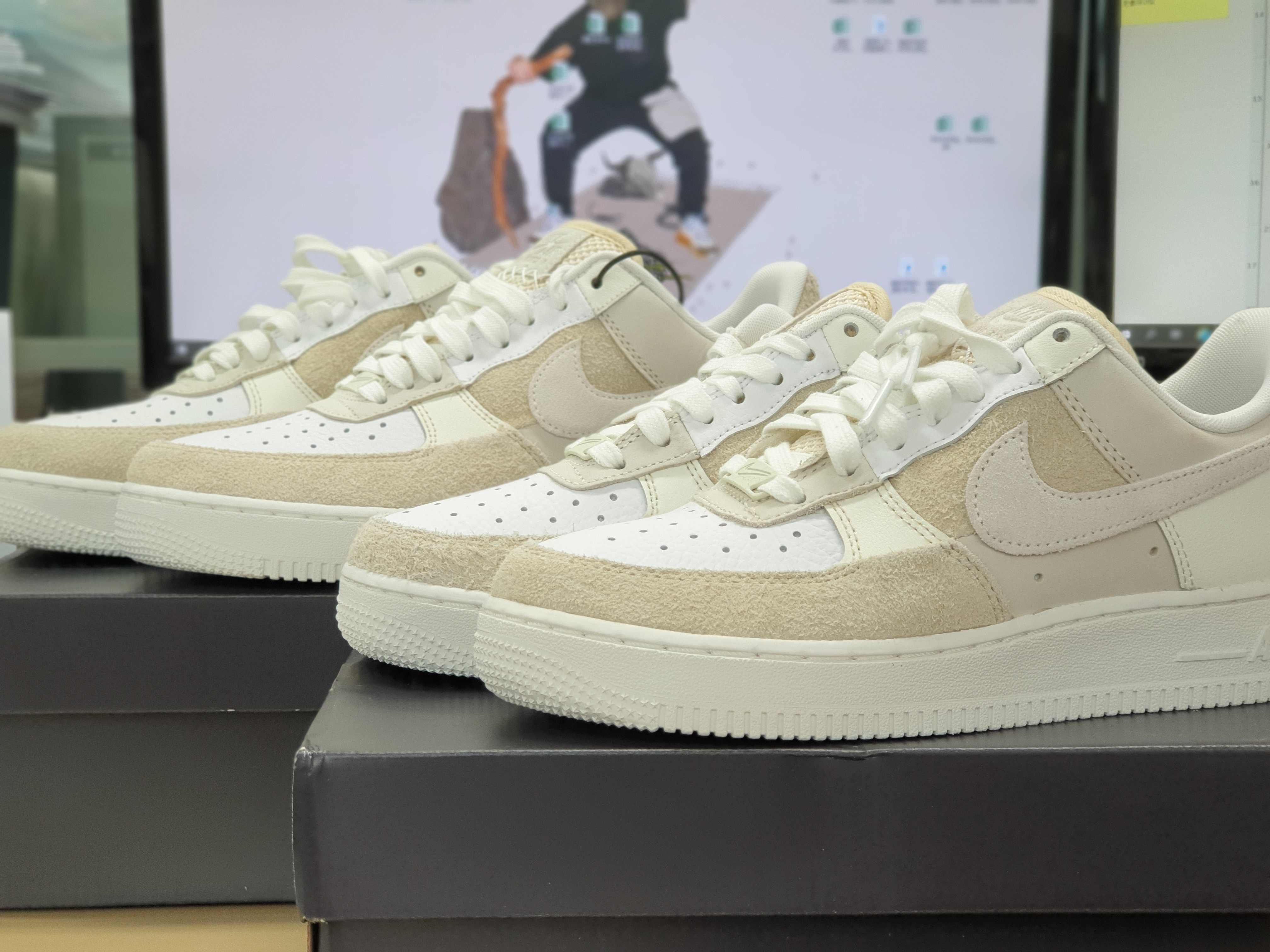 (W) Nike Air Force 1 '07 Coconut Milk 착용 스타일