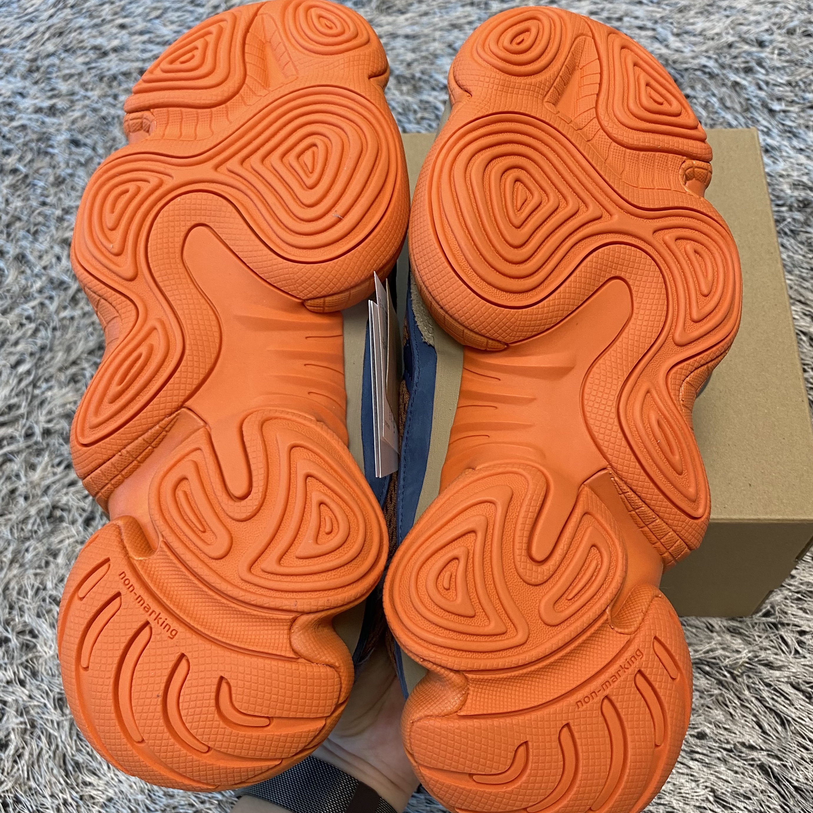 Adidas Yeezy 500 Enflame 착용 스타일 - 5
