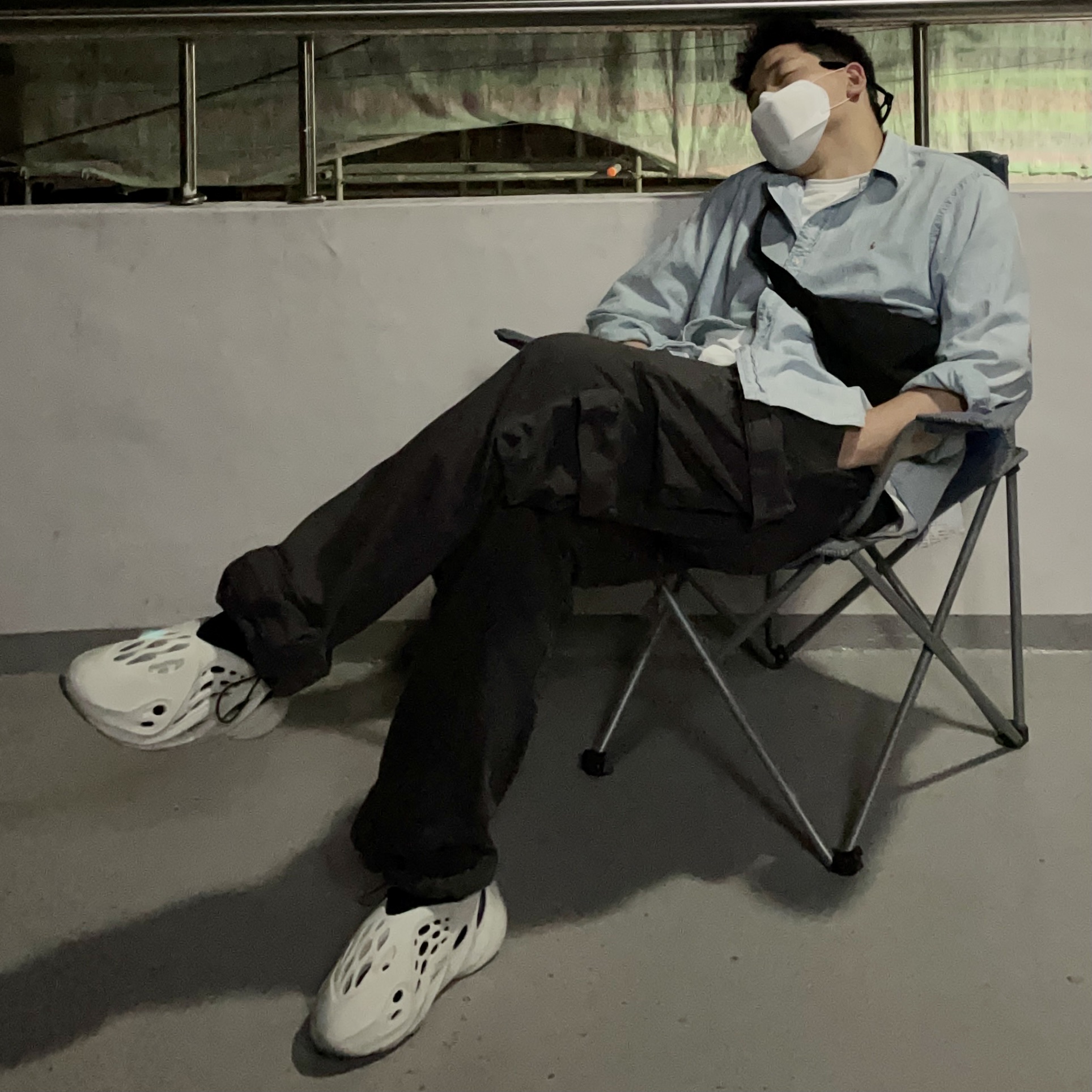 Adidas Yeezy Foam RNNR Ararat 착용 스타일