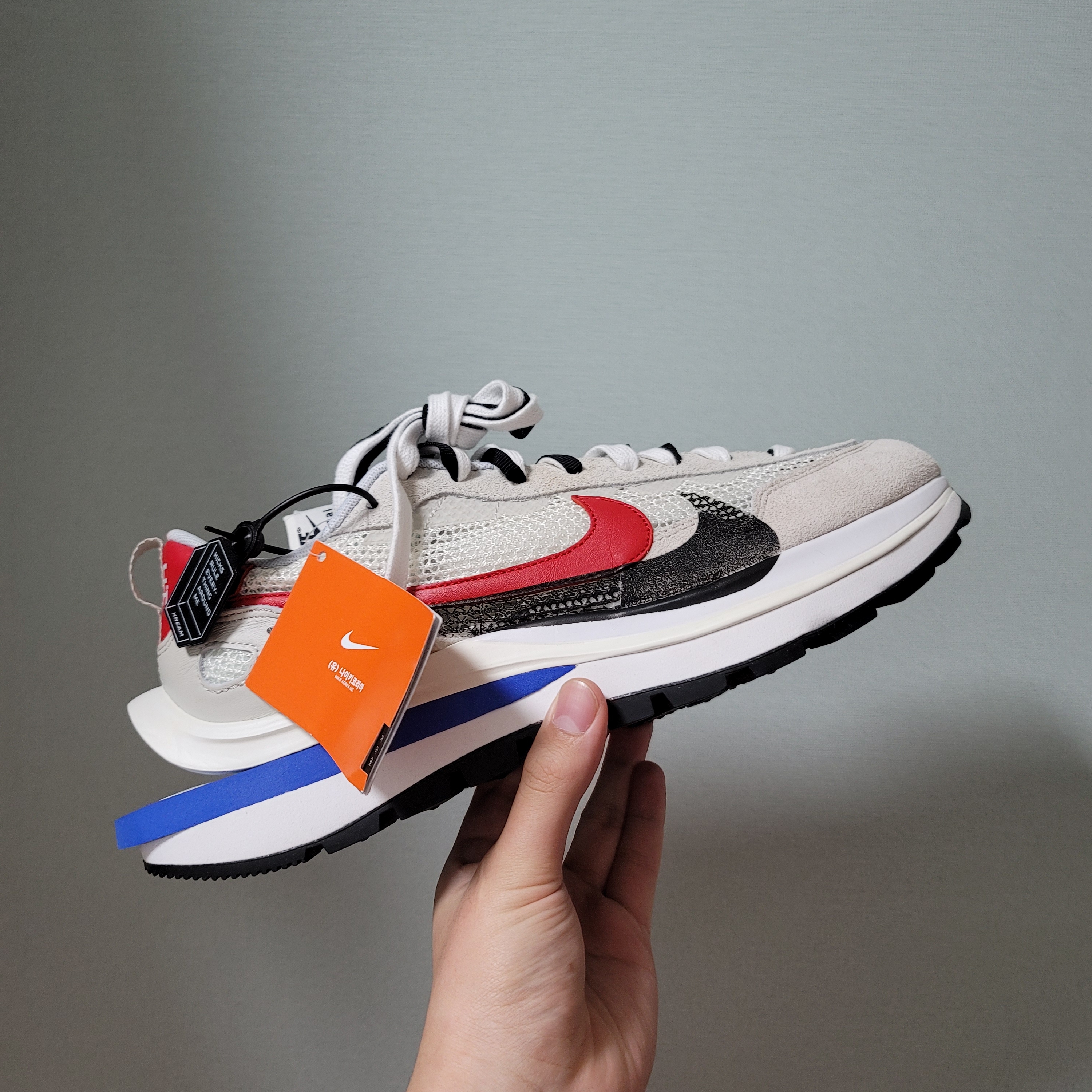 Nike x Sacai VaporWaffle Royal Fuchsia 착용 스타일 - 1