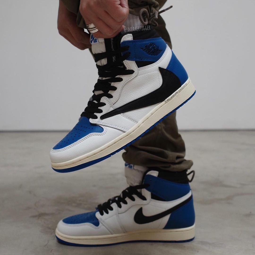 Jordan 1 x Travis Scott x Fragment Retro High OG SP Military Blue 착용 스타일 - 2