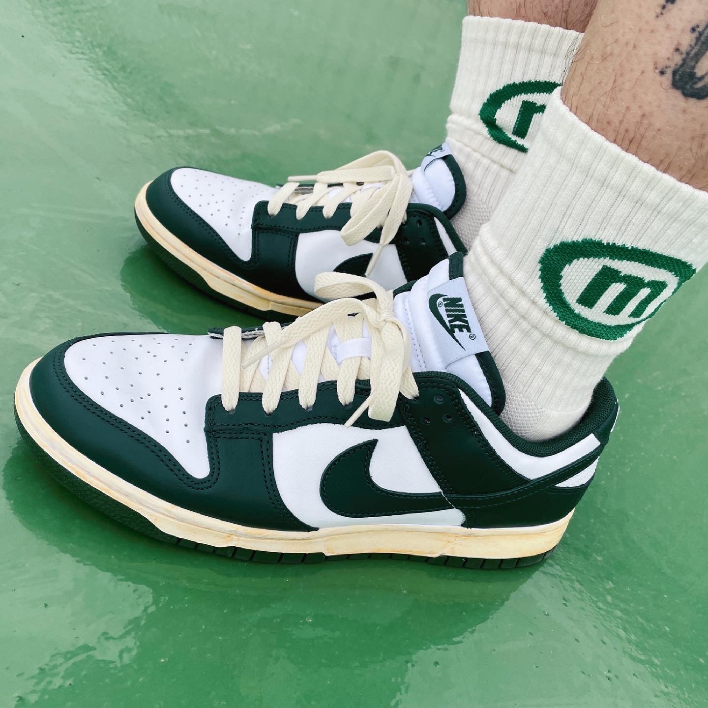 Nike Dunk Low Retro Varsity Green 착용 스타일 - 2