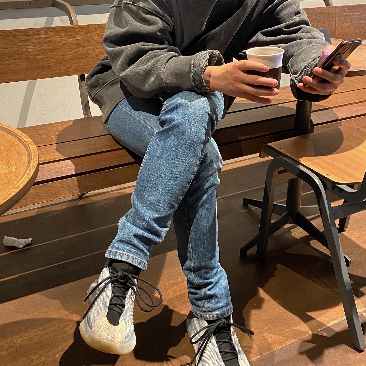 Adidas Yeezy QNTM BSKTBL 착용 스타일
