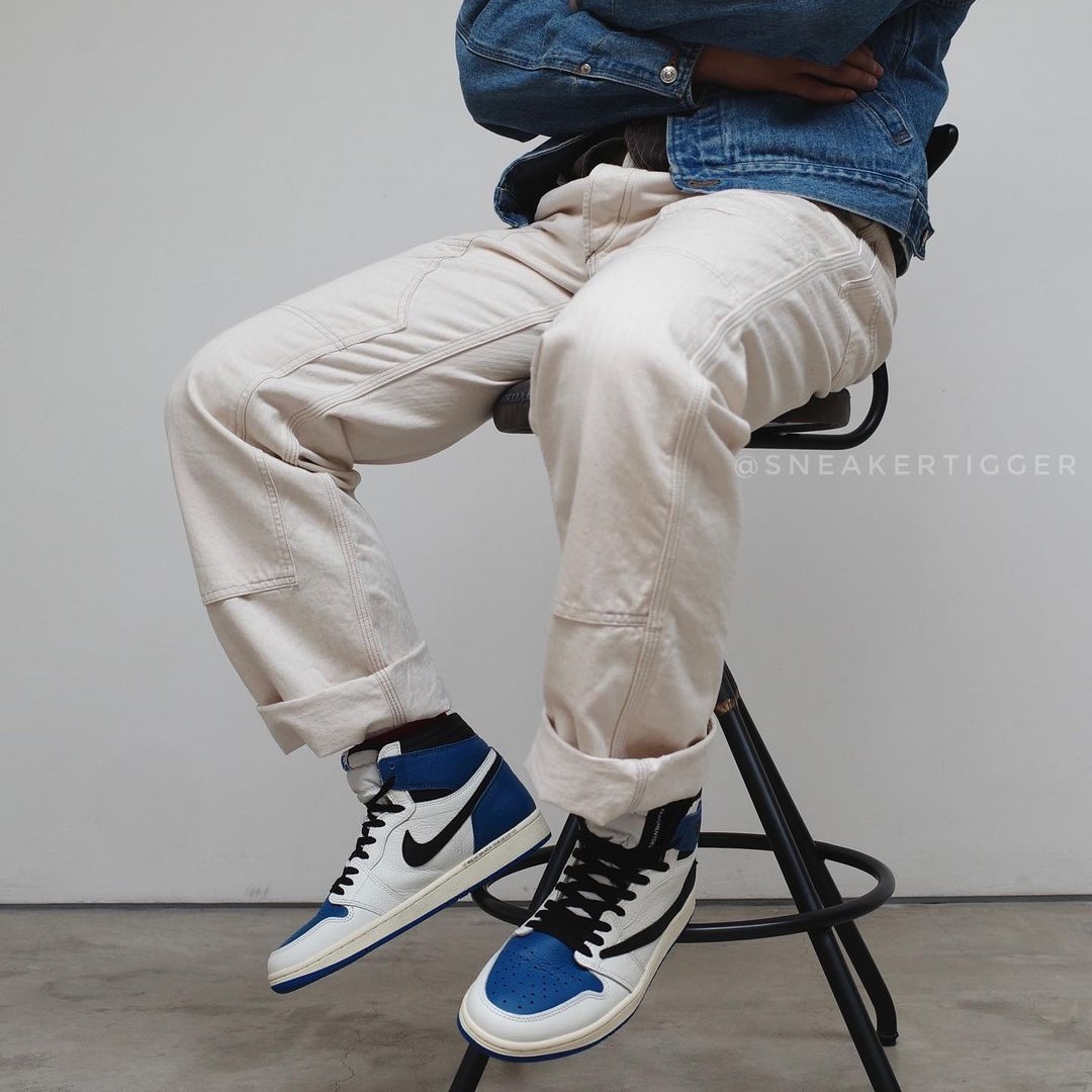 Jordan 1 x Travis Scott x Fragment Retro High OG SP Military Blue 착용 스타일 - 3