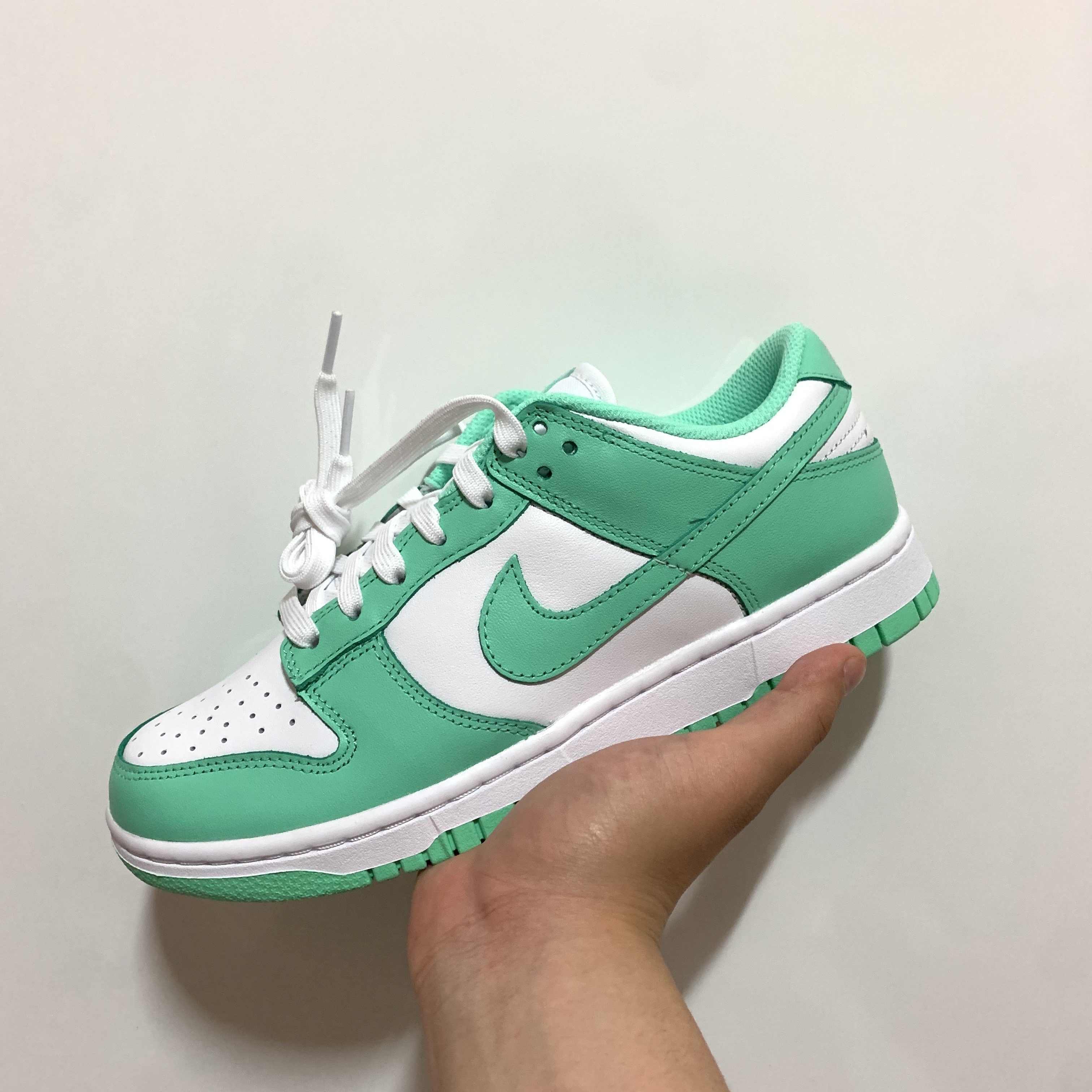 (W) Nike Dunk Low Green Glow 착용 스타일