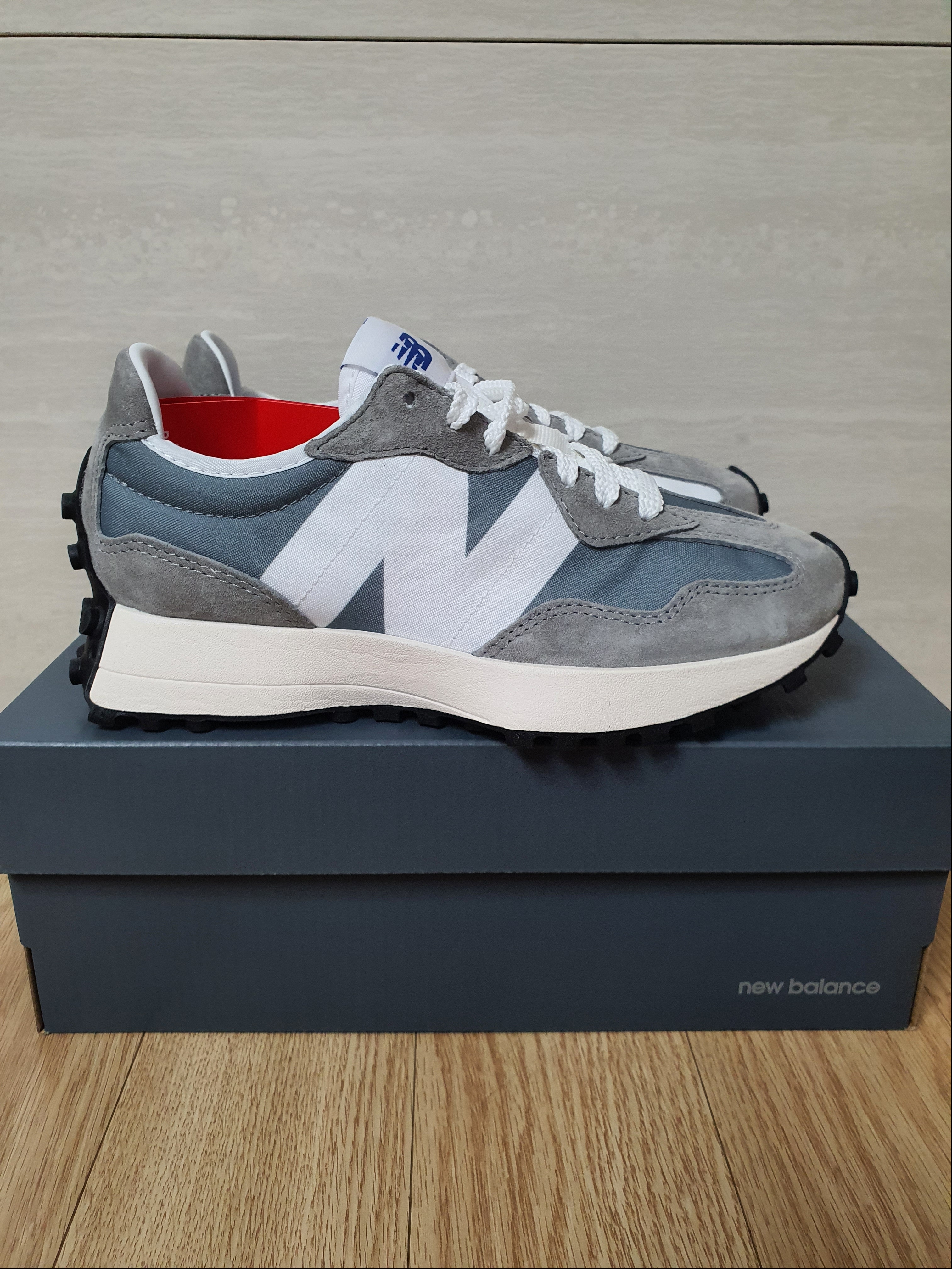 New Balance 327 Grey 착용 스타일 - 5
