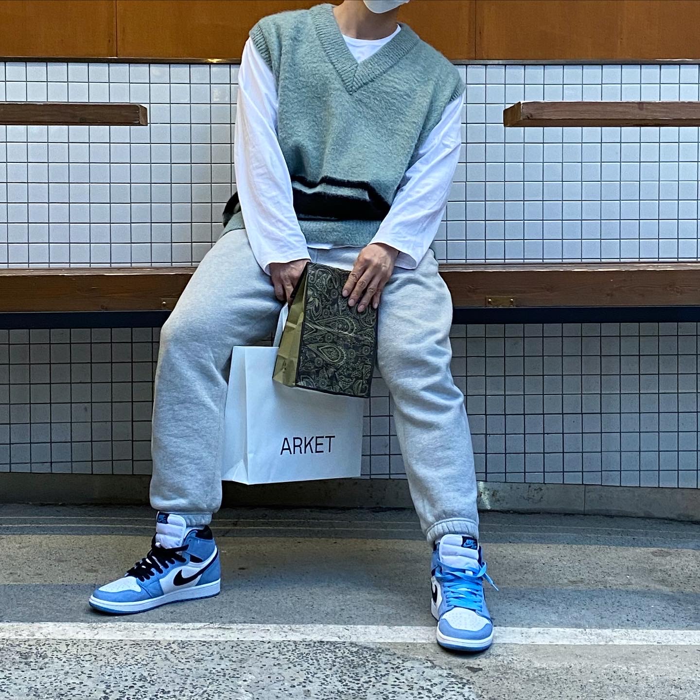 Jordan 1 Retro High OG University Blue 착용 스타일 - 2
