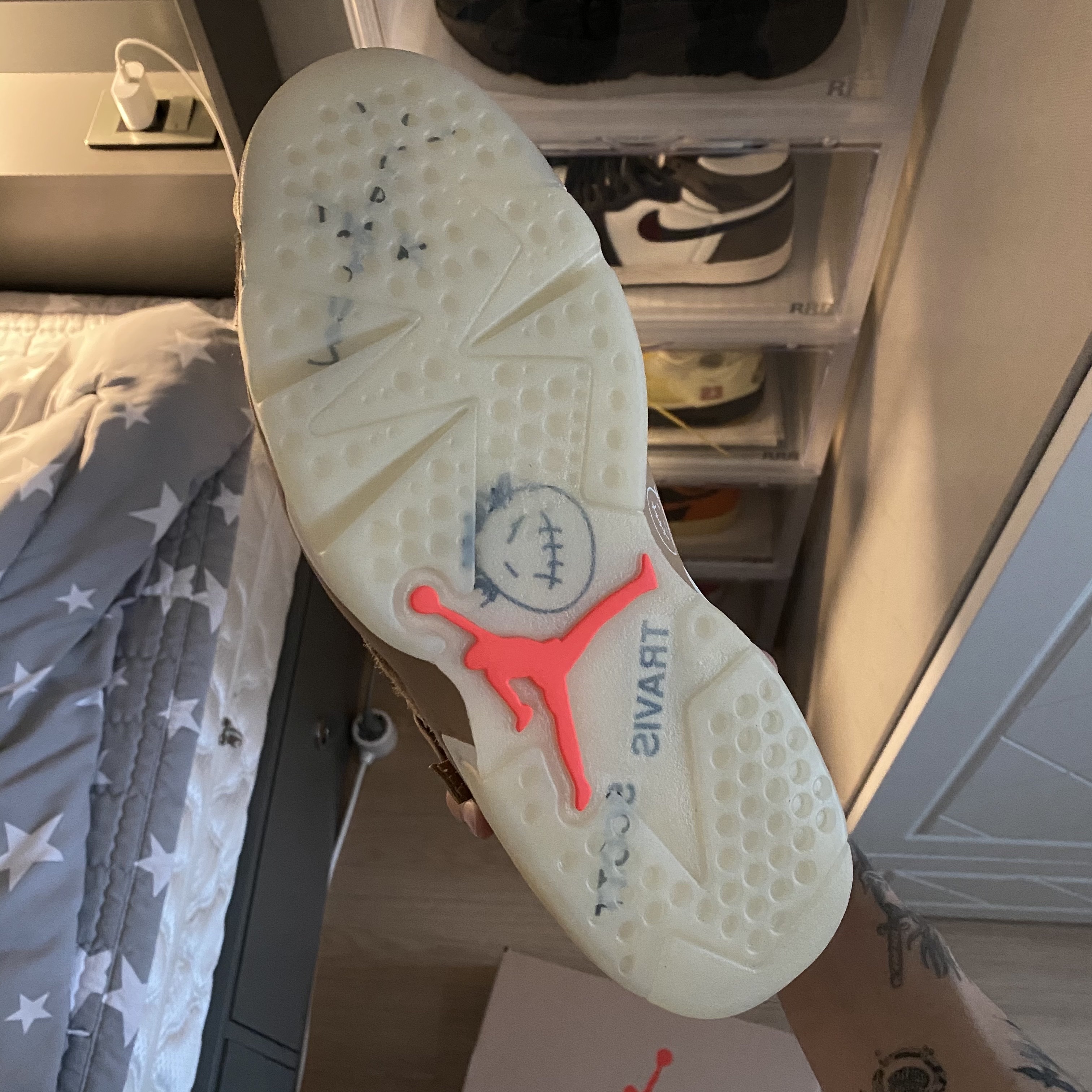 Jordan 6 x Travis Scott Retro SP British Khaki 착용 스타일 - 2