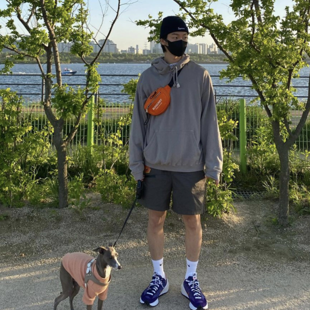 Nike x Sacai VaporWaffle Dark Iris 착용 스타일 - 4