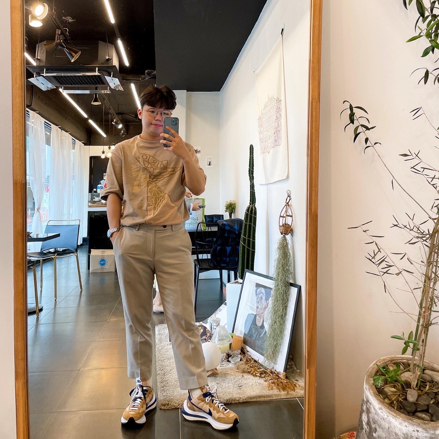 Nike x Sacai VaporWaffle Sesame and Blue Void, Jordan x Travis Scott S/S Top - Asia 착용 스타일 - 1