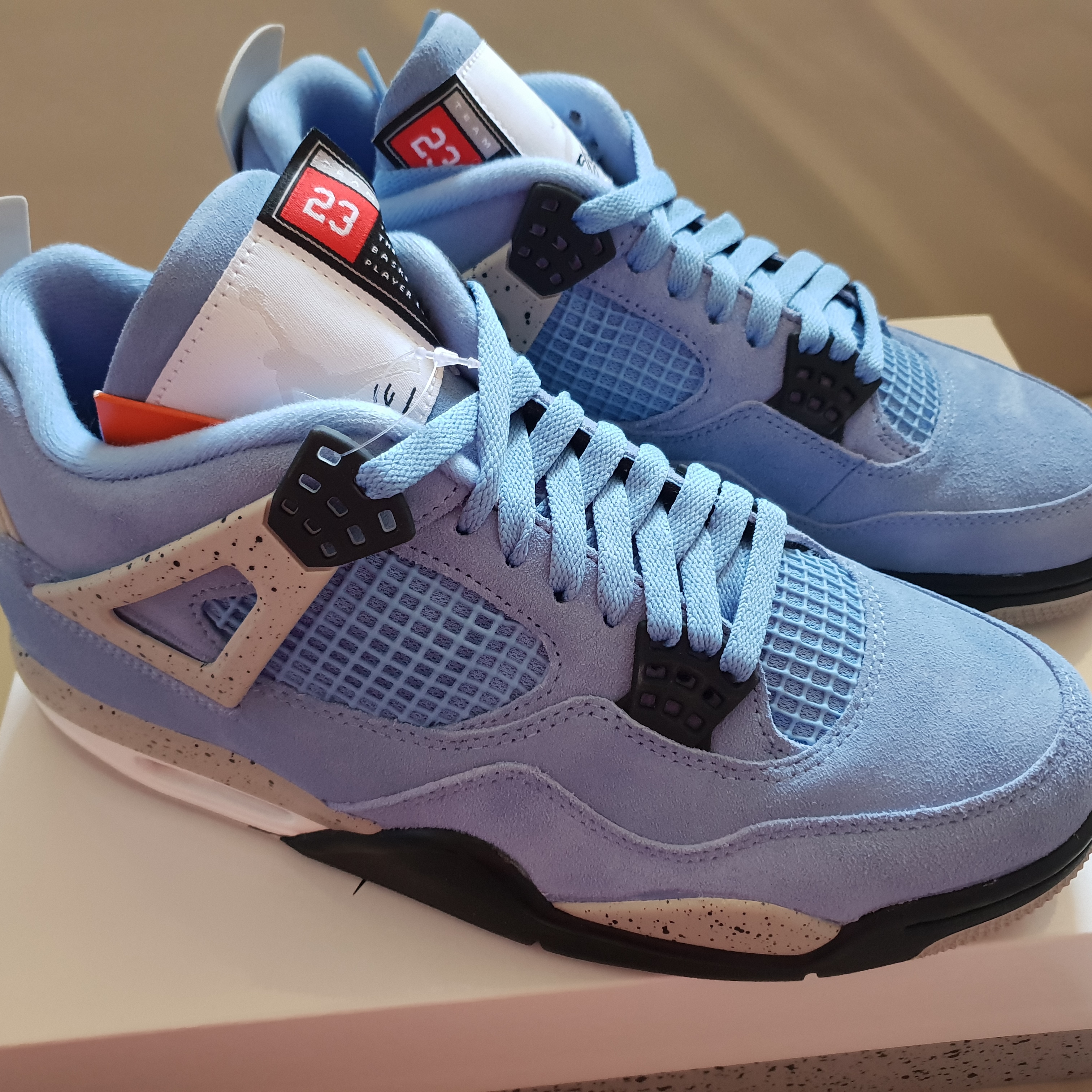 Jordan 4 Retro University Blue 착용 스타일 - 4
