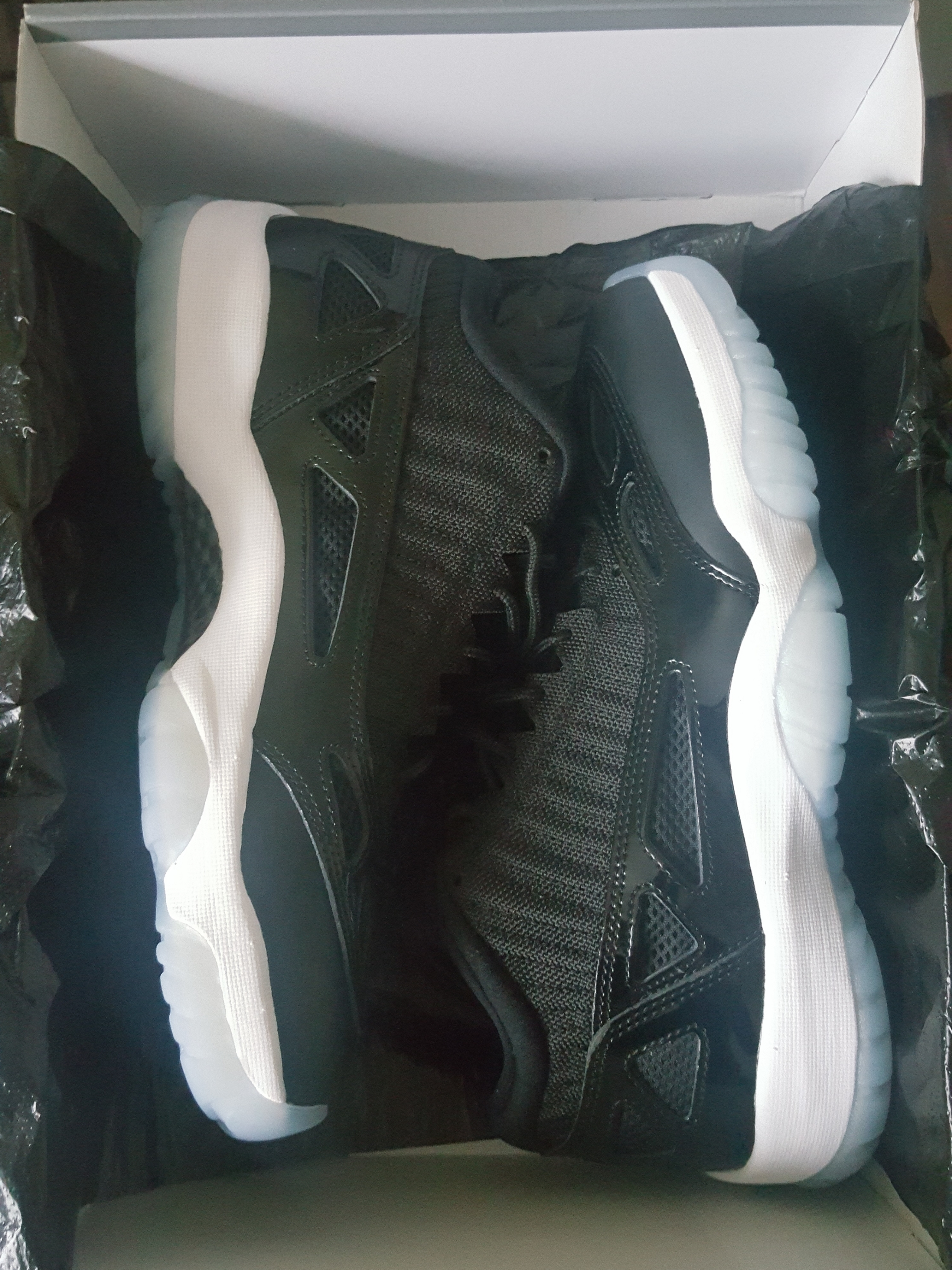 Jordan 11 Retro Low IE Space Jam 착용 스타일 - 1