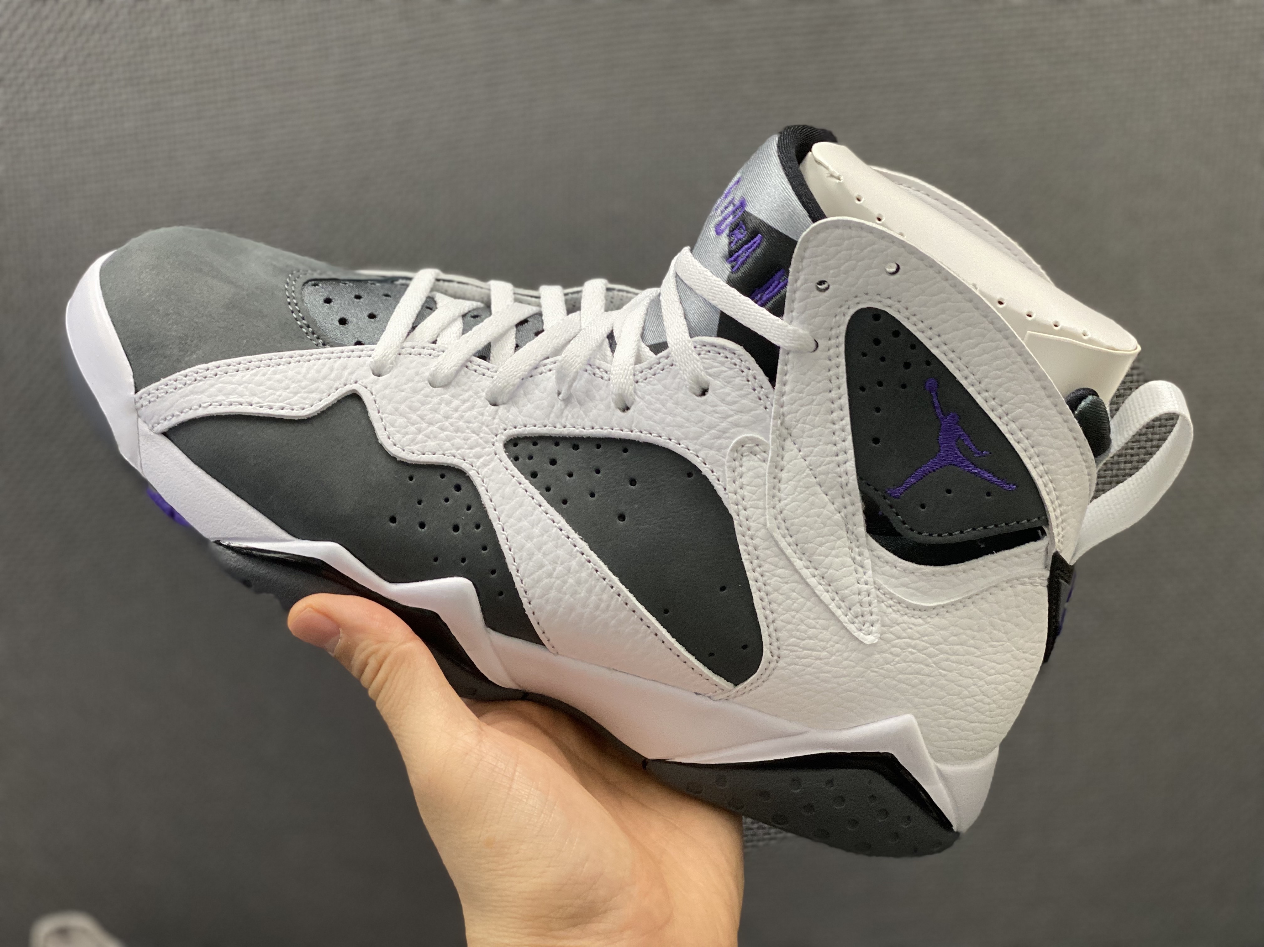 Jordan 7 Retro Flint 2021 착용 스타일 - 1