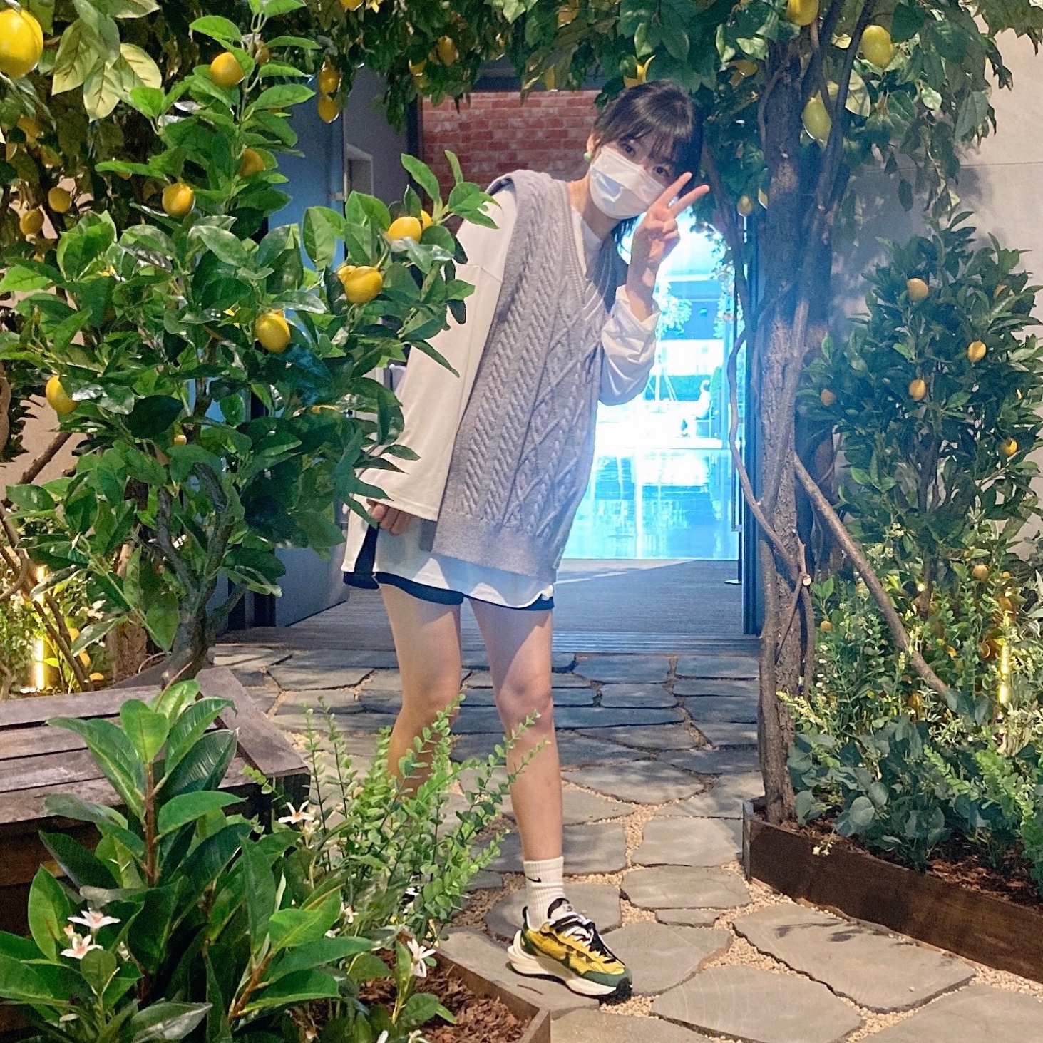 Nike x Sacai VaporWaffle Tour Yellow & Gorge Green Sail 착용 스타일