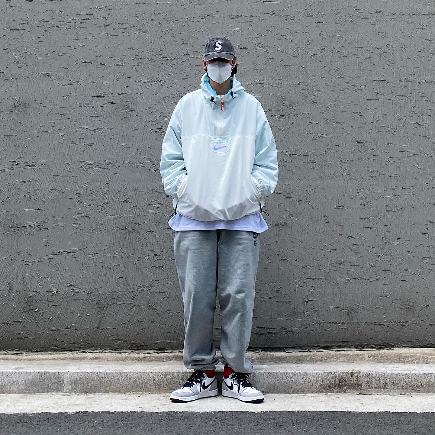 Supreme x Nike Jewel Reversible Ripstop Anorak White - 20FW, Nike x Stussy NRG ZR Fleece Pants Heather Grey - US/EU 착용 스타일 - 3