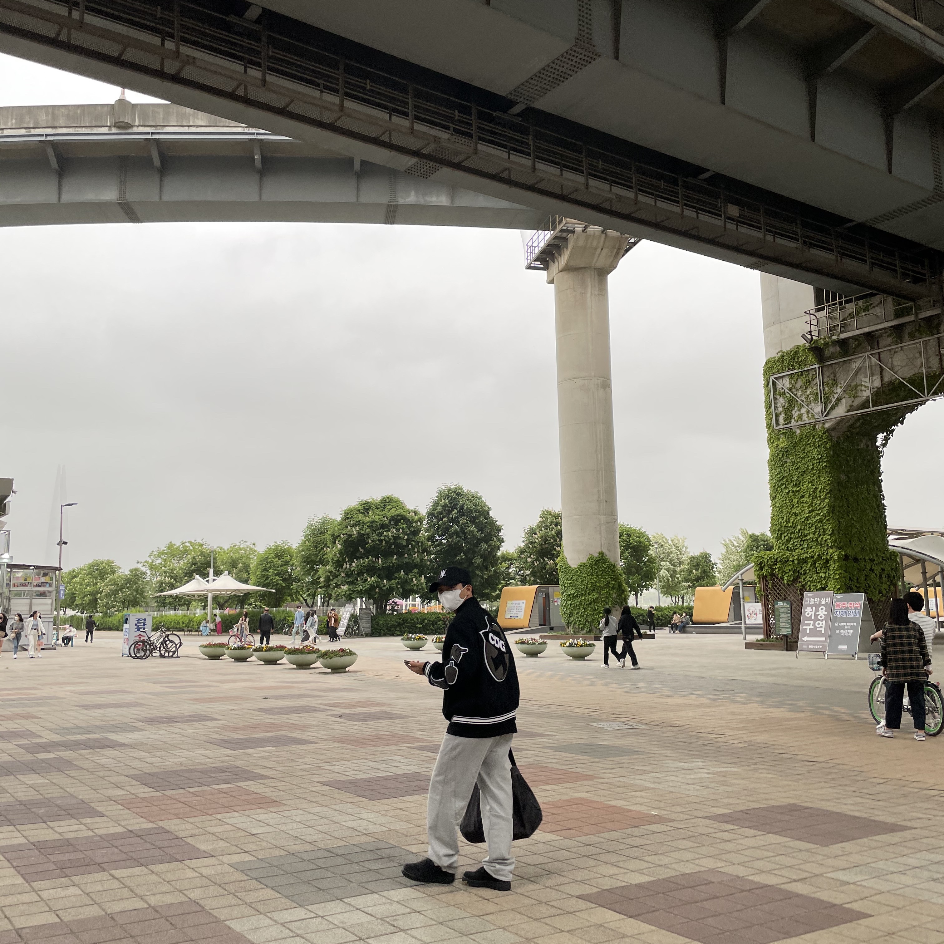 Nike x Stussy Air Force 1 Low Triple Black, Stussy x Our Legacy Surfman T-Shirt Black - 21SS 착용 스타일