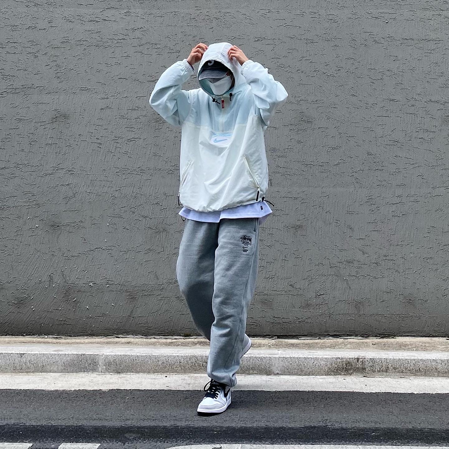 Supreme x Nike Jewel Reversible Ripstop Anorak White - 20FW, Nike x Stussy NRG ZR Fleece Pants Heather Grey - US/EU 착용 스타일 - 1