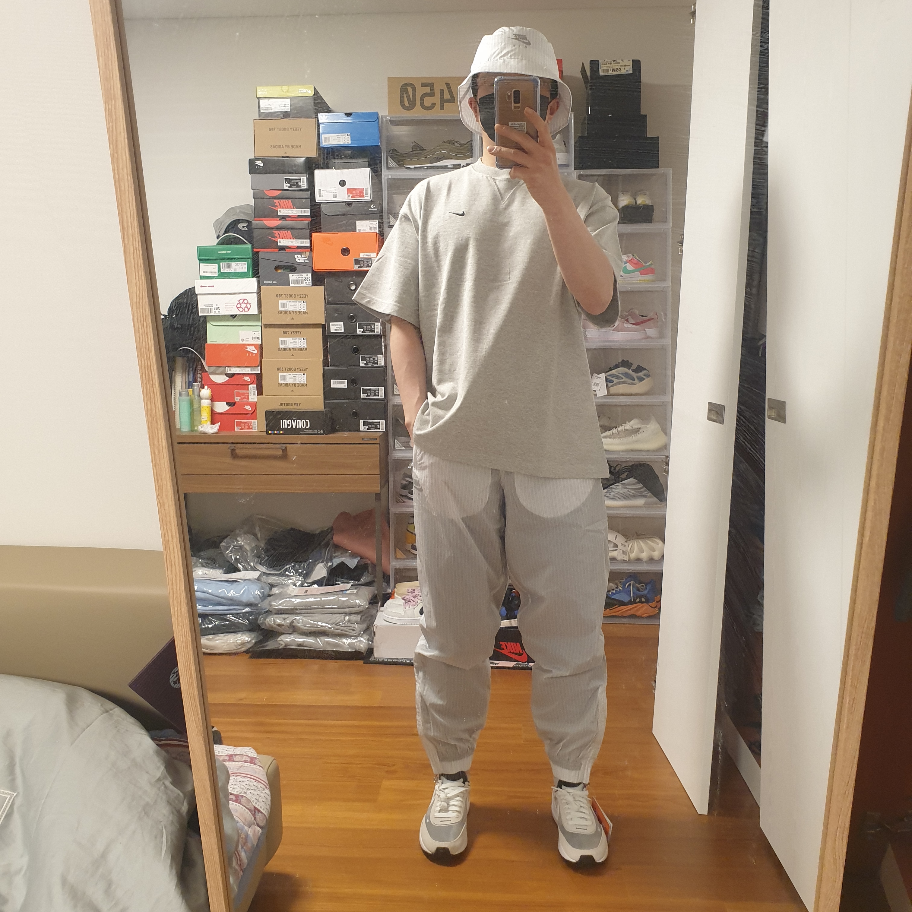 Nike x Kim Jones Bucket Hat White, Nike x Kim Jones Oversized T-Shirt Grey Heather - US/EU 착용 스타일 - 2