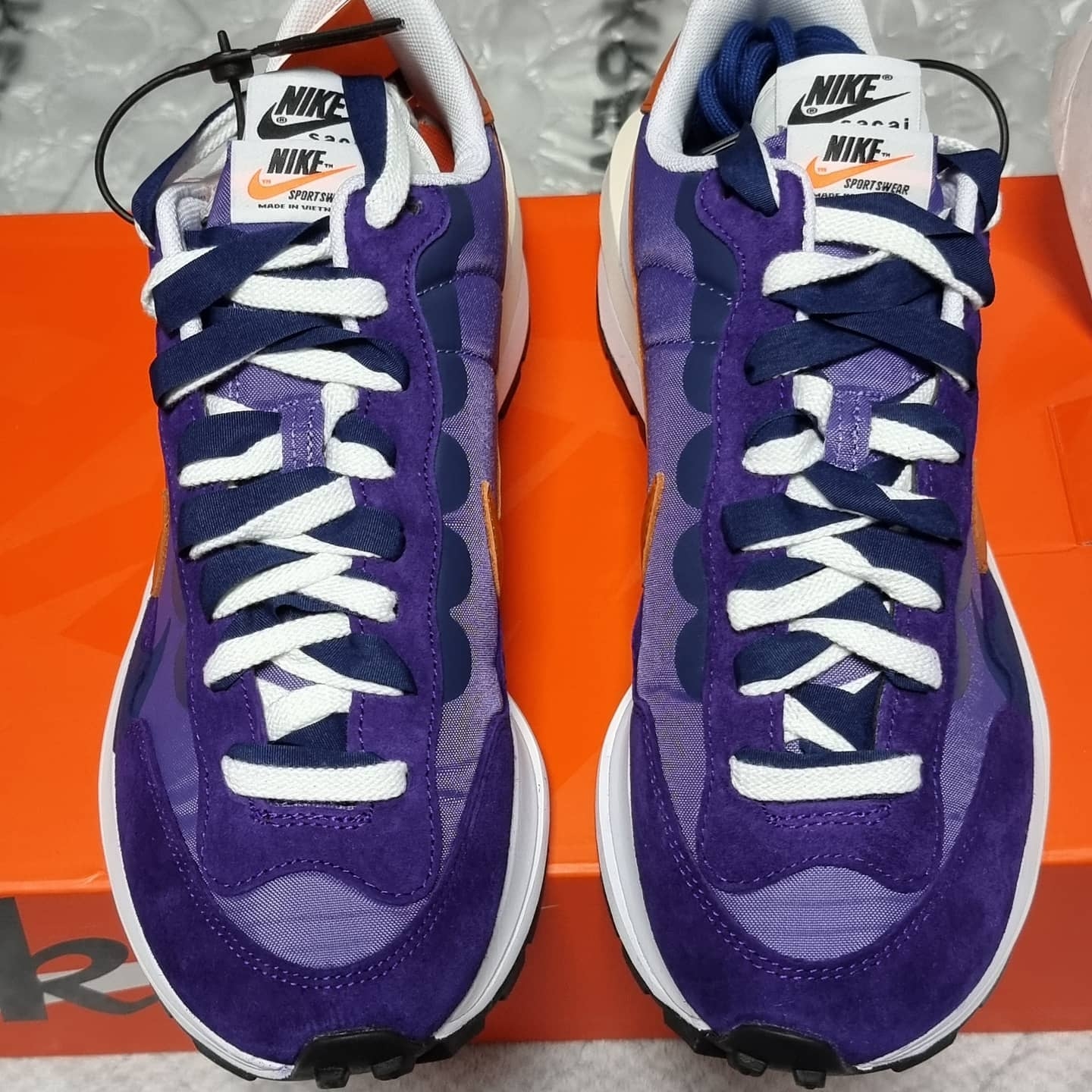 Nike x Sacai VaporWaffle Dark Iris 착용 스타일