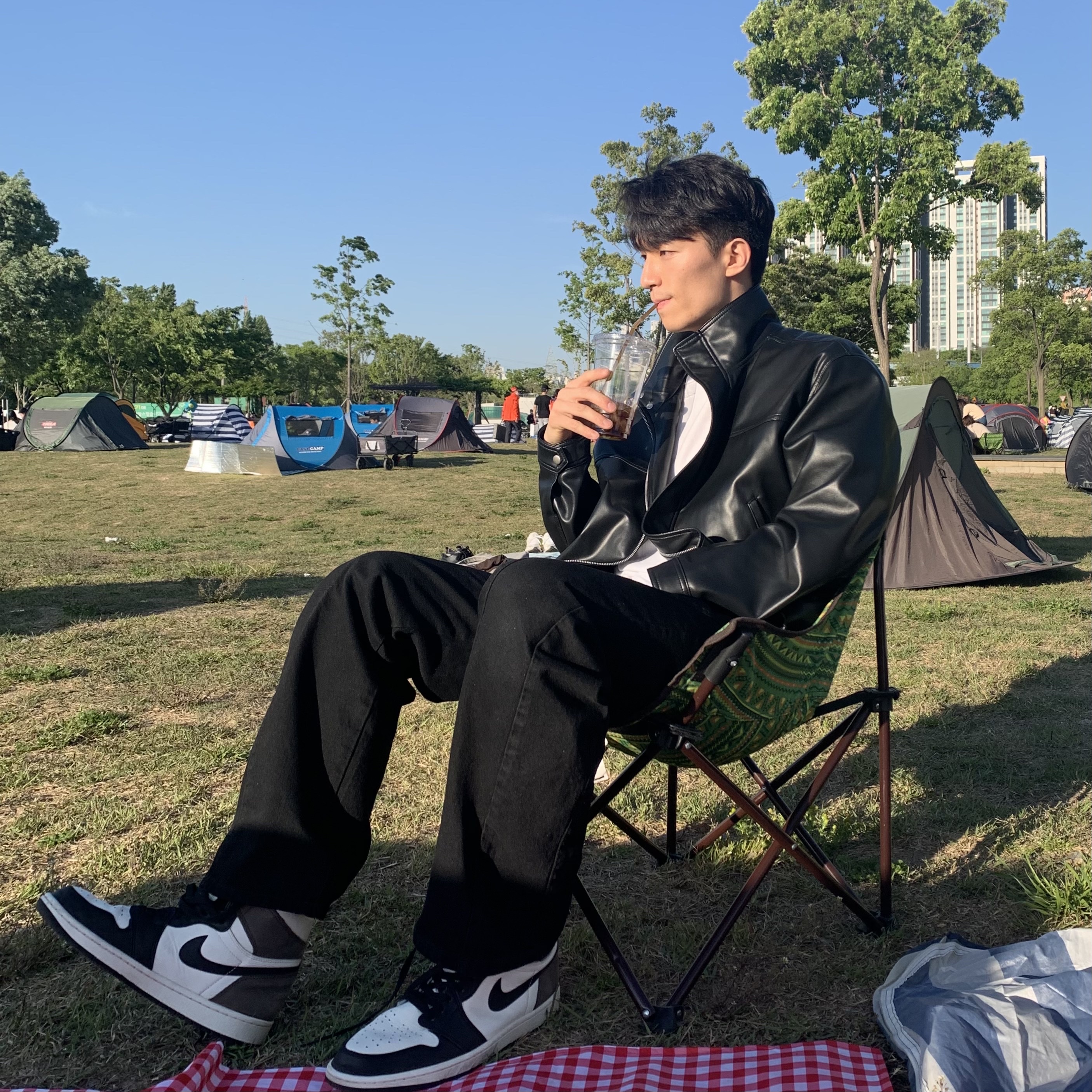 Jordan 1 Retro High OG Black Mocha 착용 스타일
