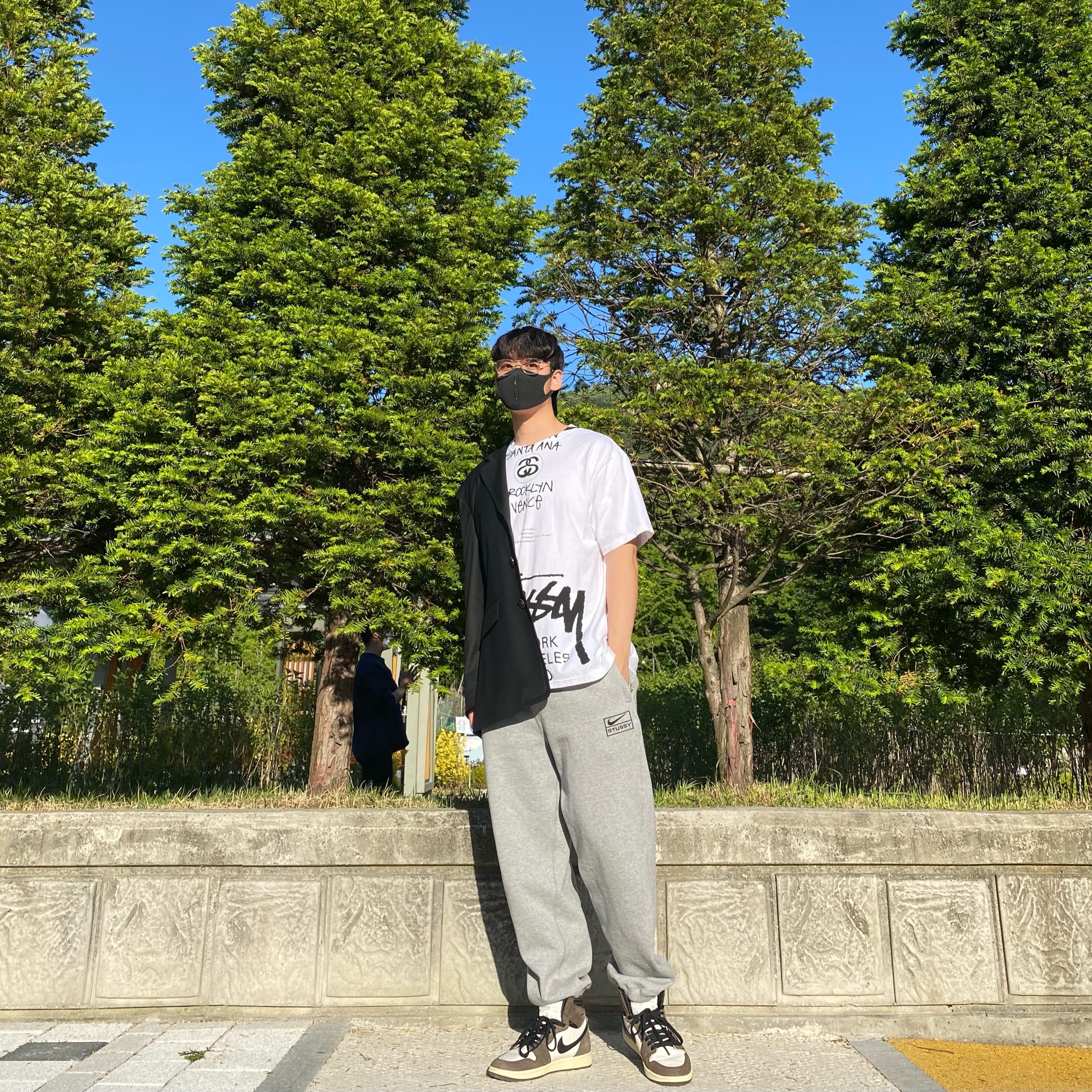 Stussy x Takahiromiyashita The Soloist 40 WT T-Shirt, Jordan 1 x Travis Scott Retro High OG SP Mocha 착용 스타일 - 1