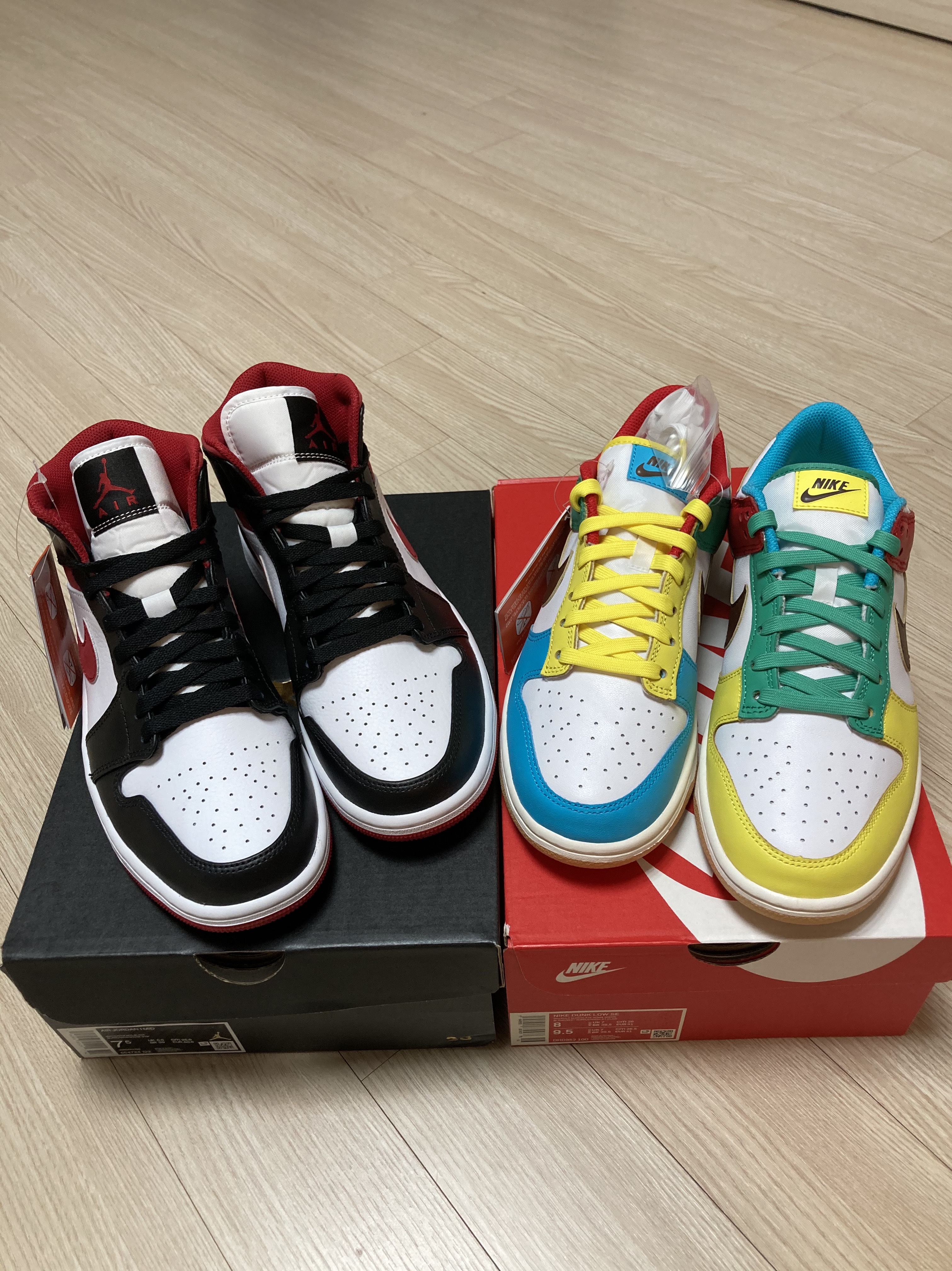 Nike Dunk Low SE Free.99 White, Jordan 1 Mid Gym Red Black White 착용 스타일